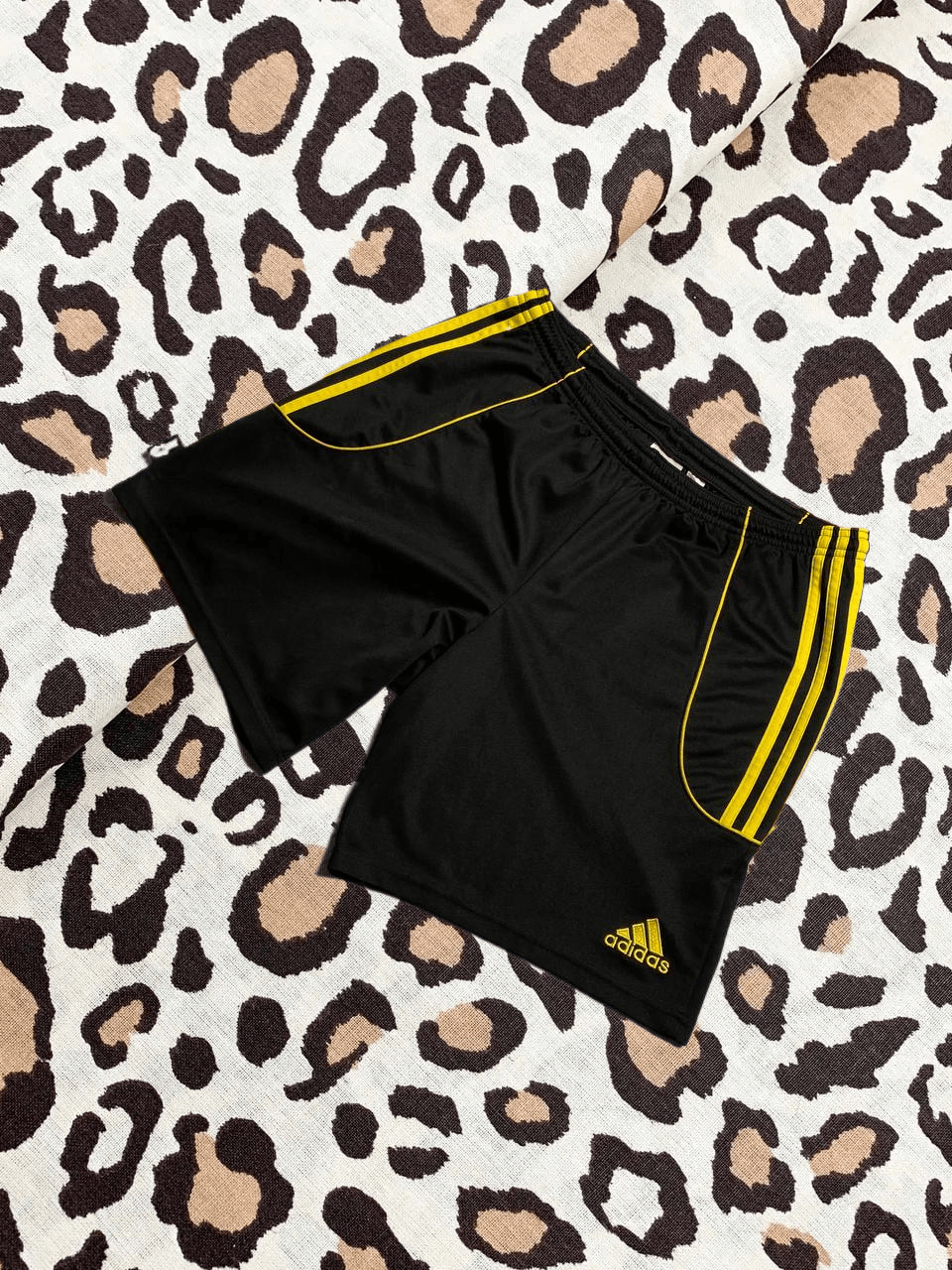 Adidas Vintage Adidas Shorts Y2K Streetwear Size US 32 / EU 48 - 1 Thumbnail