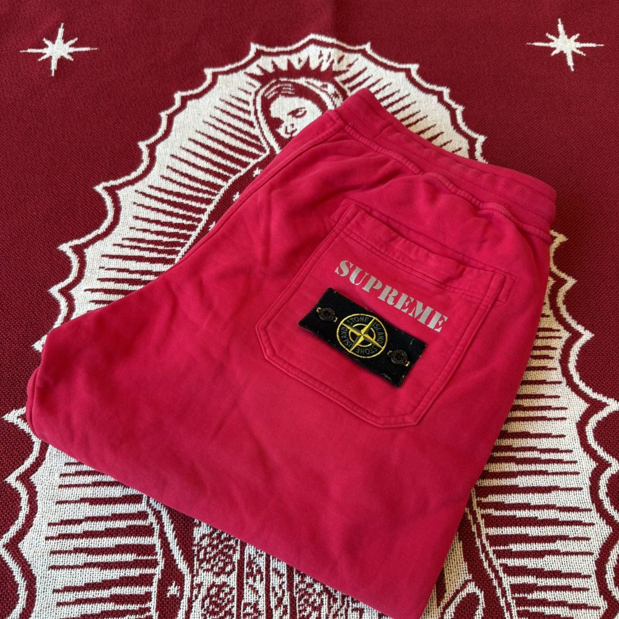 Stone Island × Supreme Used FW17 Supreme Stone Island Sweatpants Size L Magenta Size US 34 / EU 50 - 2 Thumbnail
