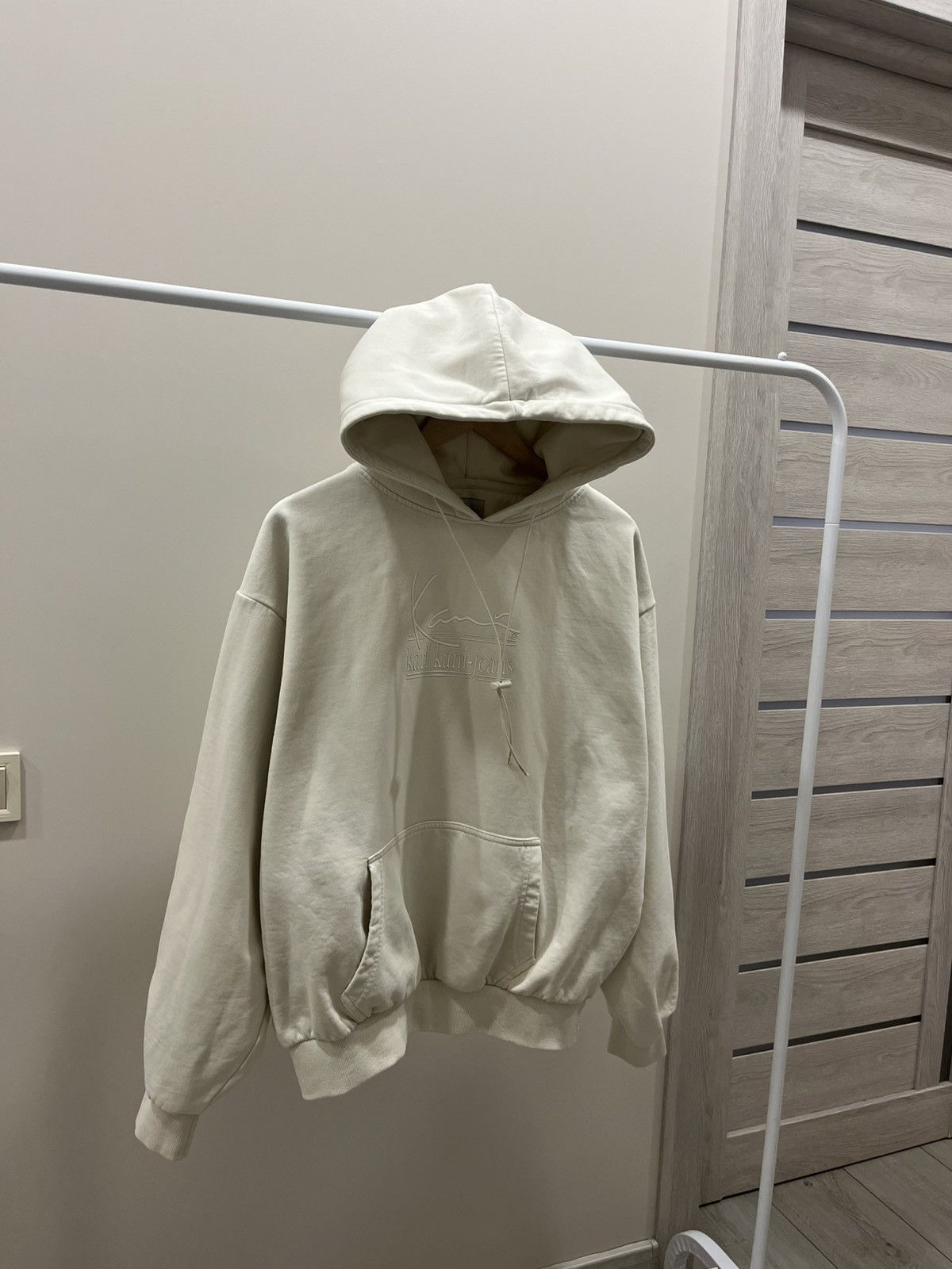 Karl Kani Hoodies Karl Kani Vintage Big Logo Beige Oversized Rap Tees Size US M / EU 48-50 / 2 - 1 Thumbnail