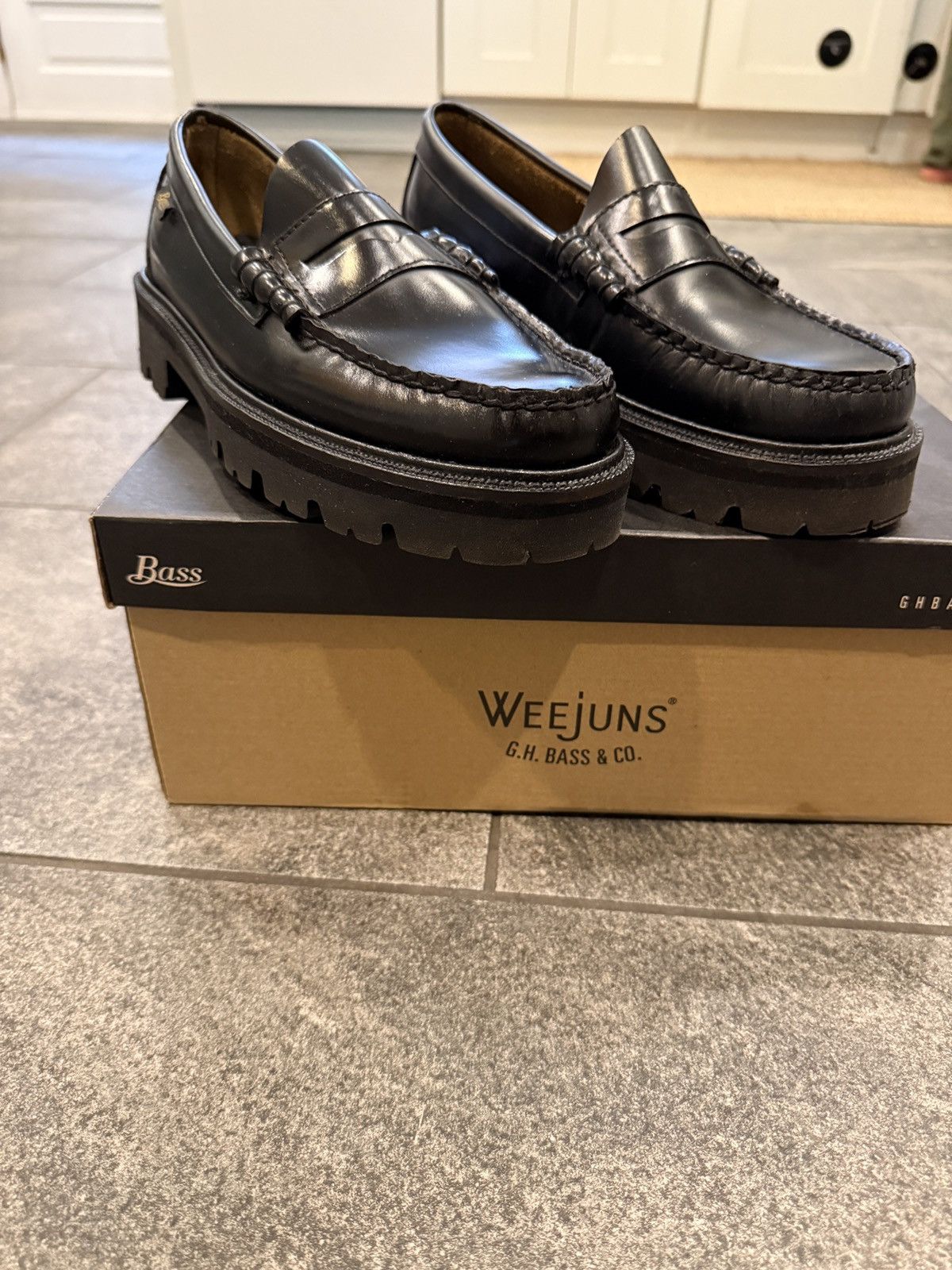 Black Leather Vlogo Signature Loafers display picture 1