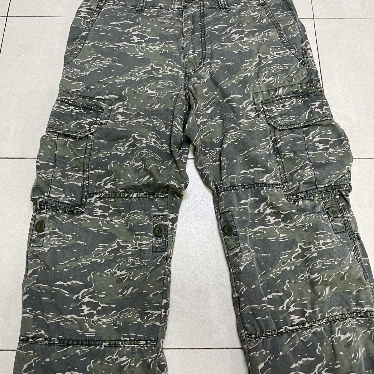 Uniqlo Uniqlo Tiger Stripes Cargo Pants Size US 29 - 3 Thumbnail