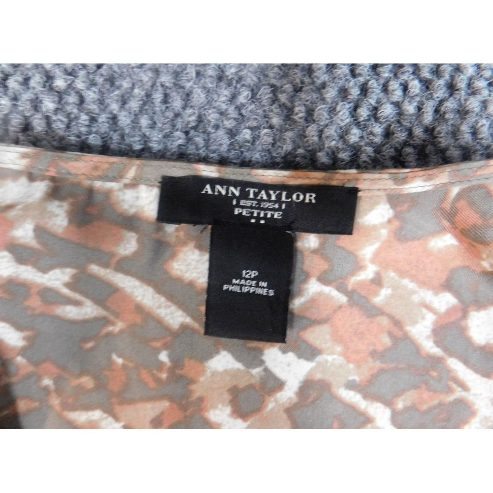 Ann Taylor Ann Taylor Blouse Womens 12P Petite Brown Pullover Sleeveless Collared Button Polyester Casual Shirt Size XL / US 12-14 / IT 48-50 - 5 Thumbnail