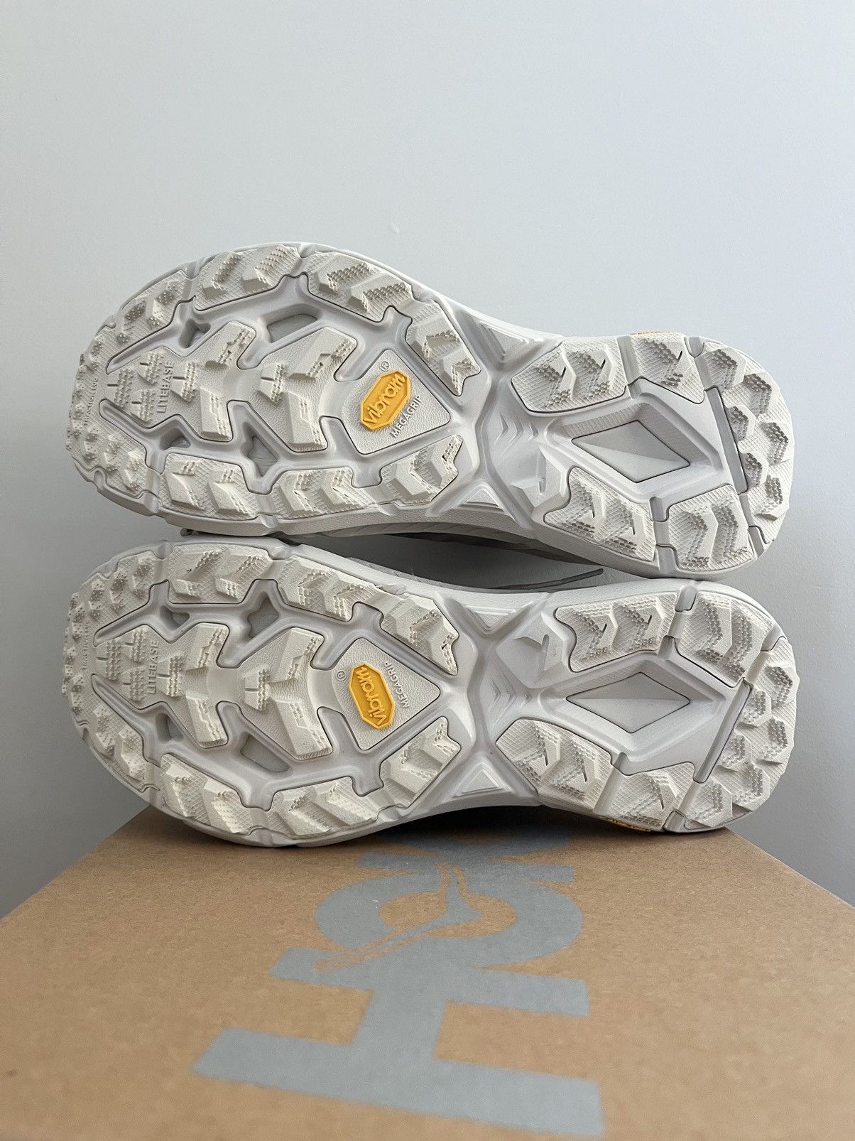 Hoka × Satisfy Hoka One One x Satisfy Mafate Speed 4 Lite Bone Size US 10.5 / EU 43-44 - 6 Thumbnail