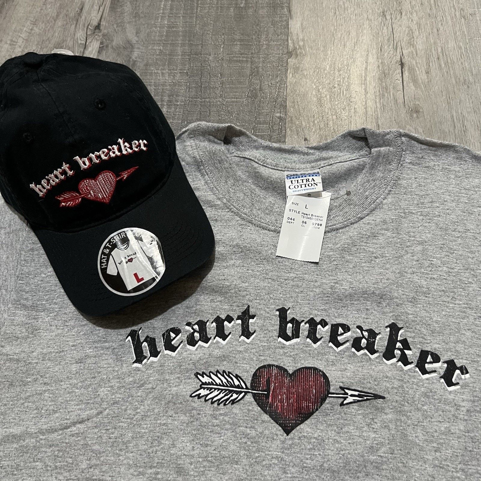 Gildan VTG Heartbreaker Y2K Shirt + Hat Grey Tattoo Punk Emo NWT L Size US L / EU 52-54 / 3 - 4 Thumbnail