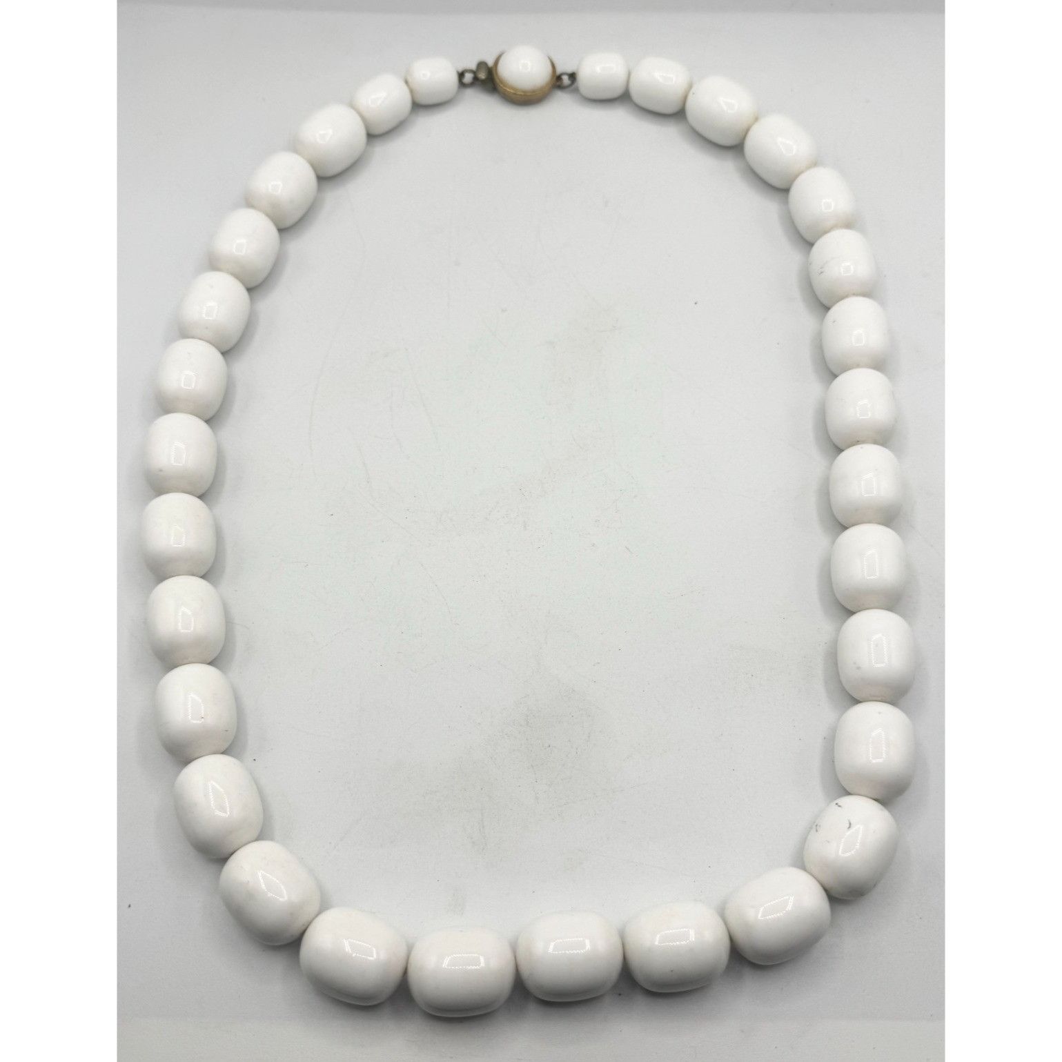 Vintage Vintage white large beaded necklace Size ONE SIZE - 2 Thumbnail