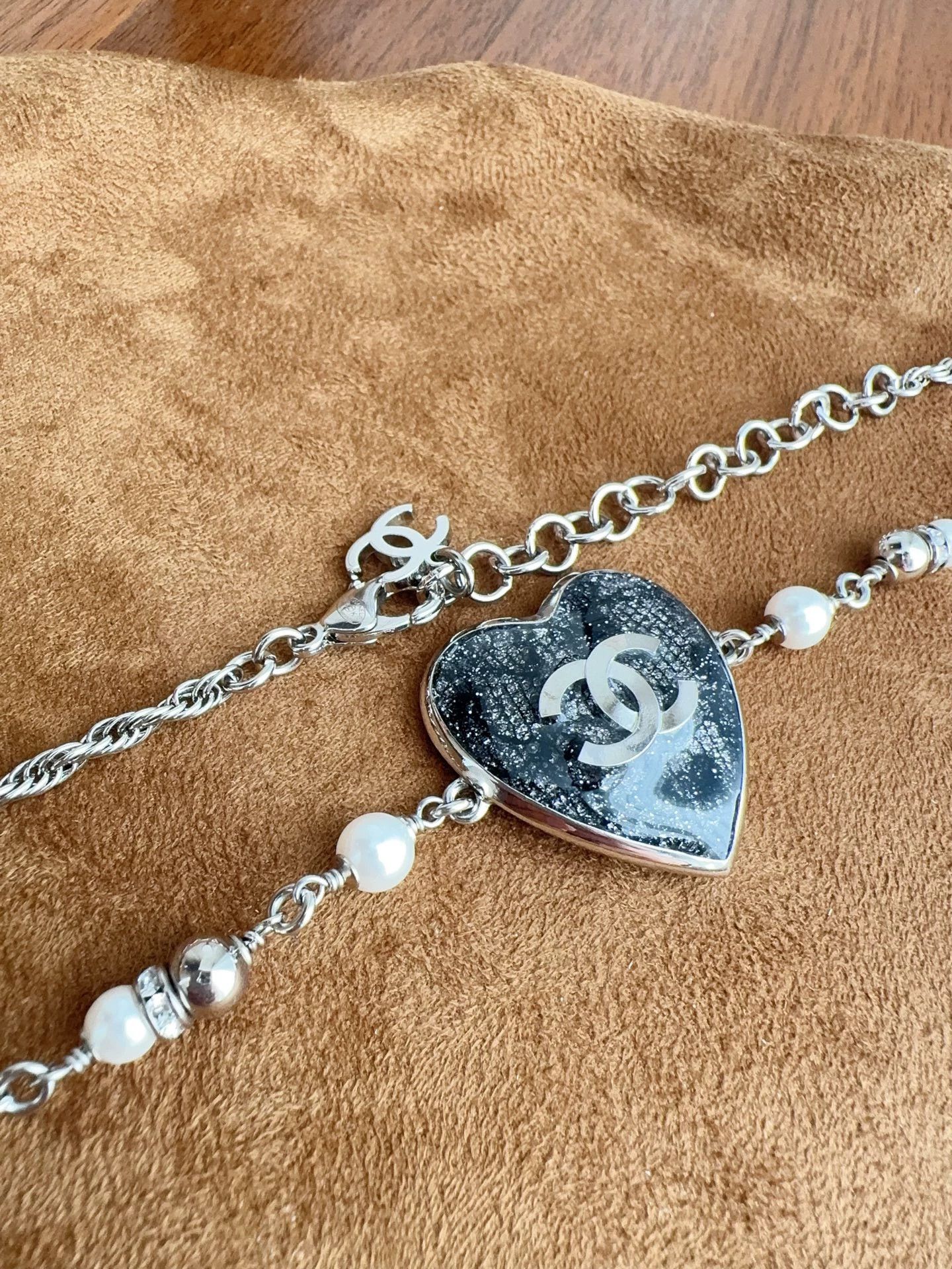 Chanel CHANEL 24K Black Heart Silver Chain Pearl Necklace Size ONE SIZE - 7 Thumbnail
