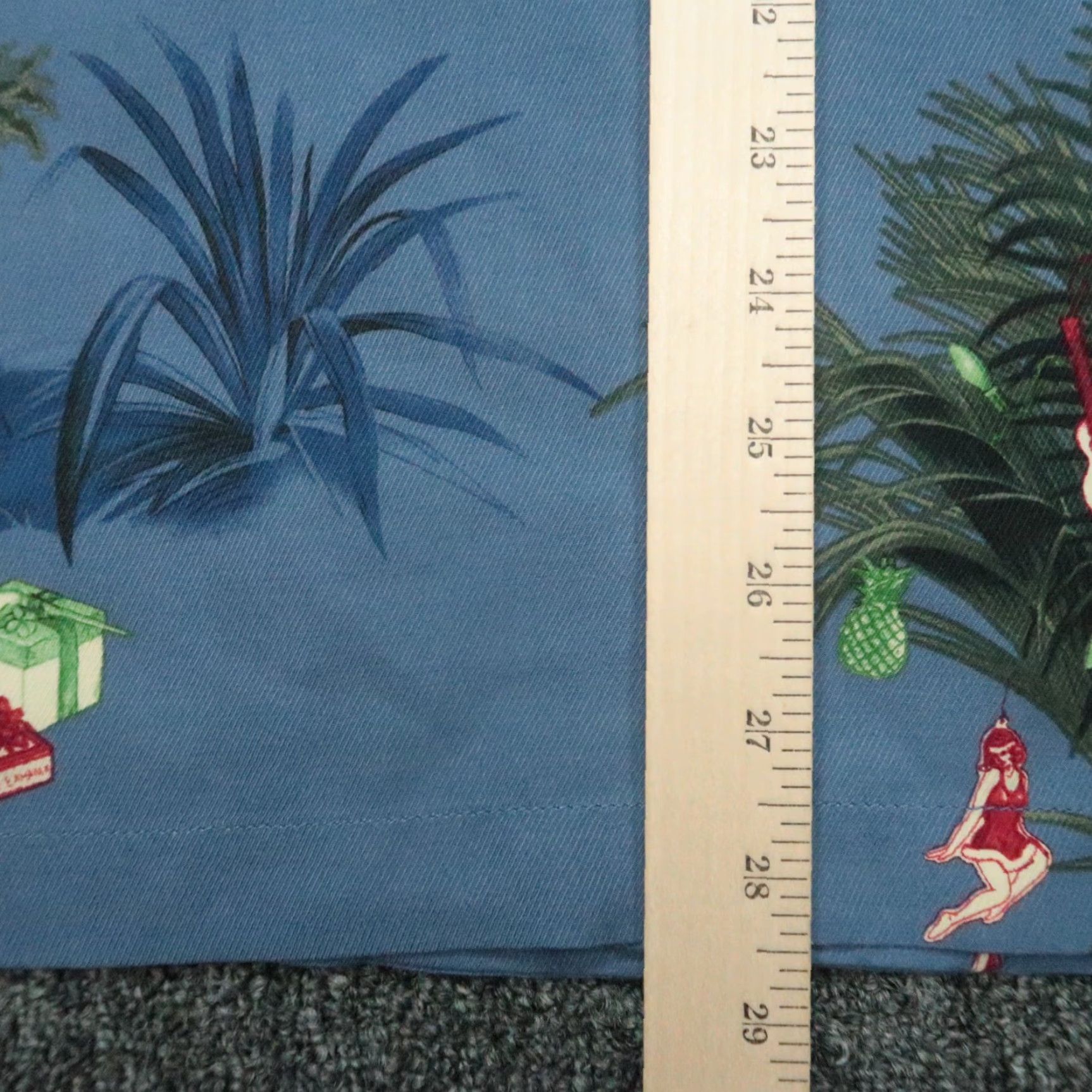 Tommy Bahama VINTAGE Tommy Bahama Shirt Mens Small Blue Silk Wool 42in Chest 42 Wool Silk Geometric Collared Short Sleeve Button-Up 90s Concert Holiday Mens Size US S / EU 44-46 / 1 - 7 Thumbnail