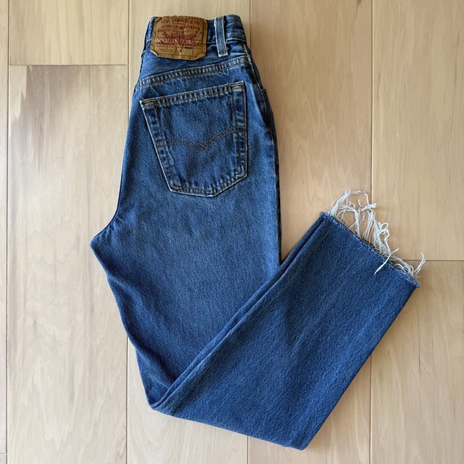 Levi's Vintage Levis 501 Jeans 25 Blue 80s Denim Made in USA Size US 26 / EU 42 - 2 Thumbnail