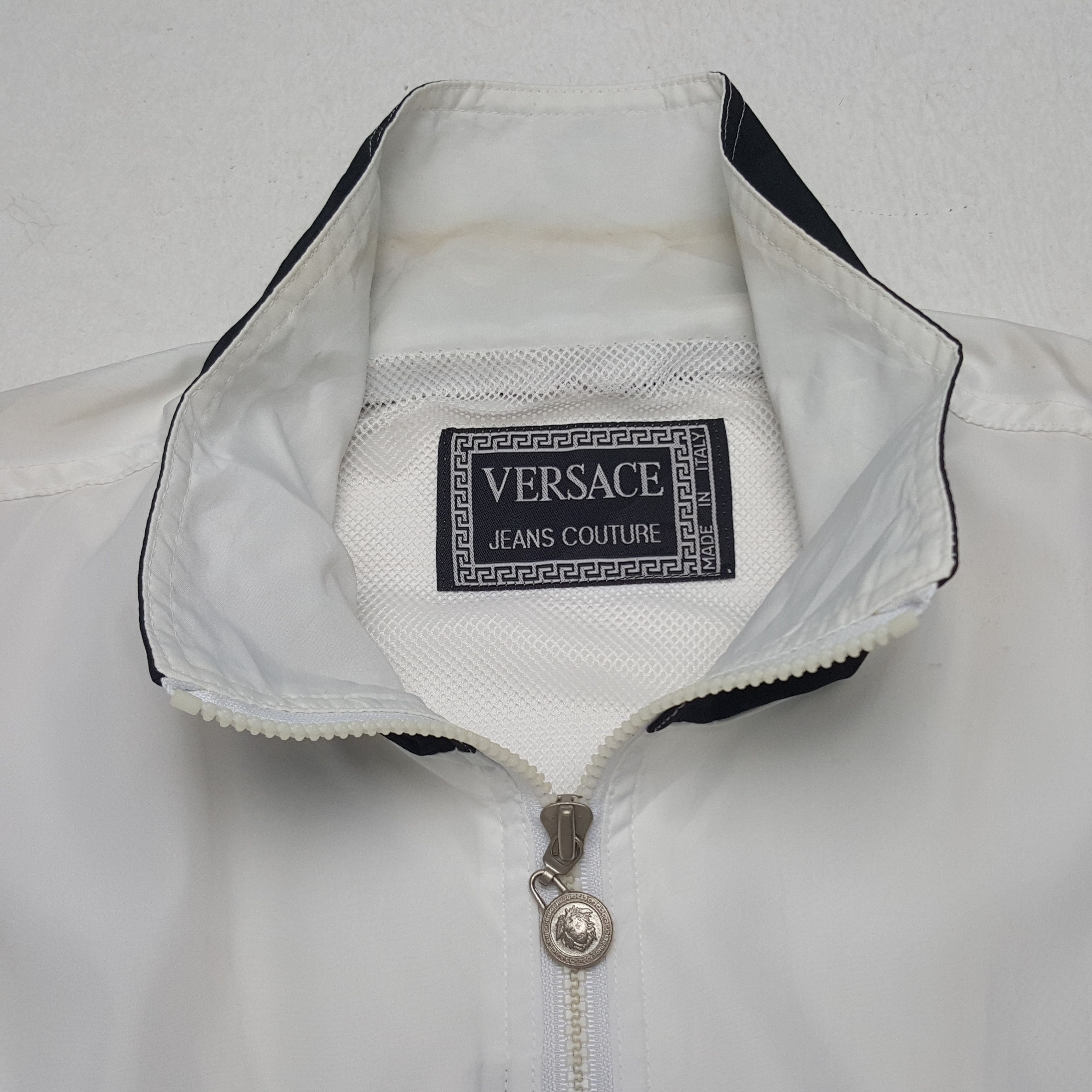 Versace Jeans Couture × Vintage Vintage Versace Jeans Cuture Windbreaker Vest Jacket Size US XL / EU 56 / 4 - 4 Thumbnail