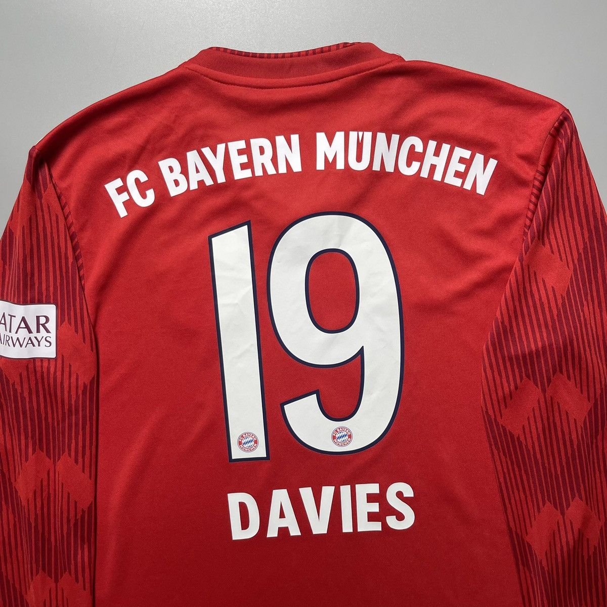 Vintage BAYERN ADIDAS 2018/2019 FOOTBALL HOME JERSEY #19 DAVIES Size US S / EU 44-46 / 1 - 8 Thumbnail
