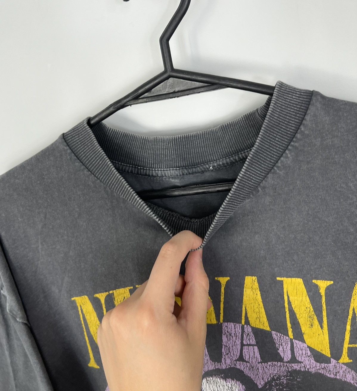 Band Tees × Nirvana Tshirt Nirvana vintage y2k factory cracks Size US M / EU 48-50 / 2 - 3 Thumbnail