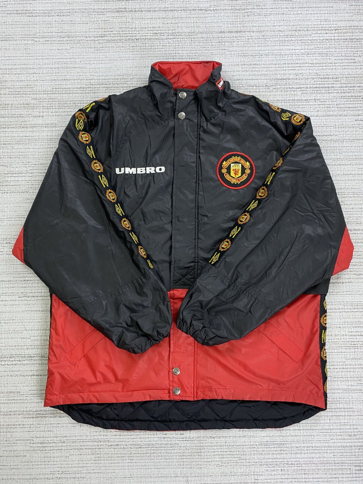 Umbro Vintage 90s Manchester United X Umbro Side Tape Jacket Size US XL / EU 56 / 4 - 1 Thumbnail