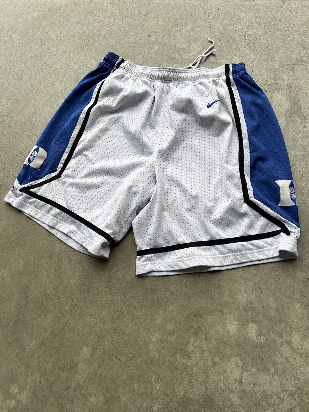 Nike Vintage Team Issued Duke University Basketball Shorts Size US 37 - 3 Thumbnail