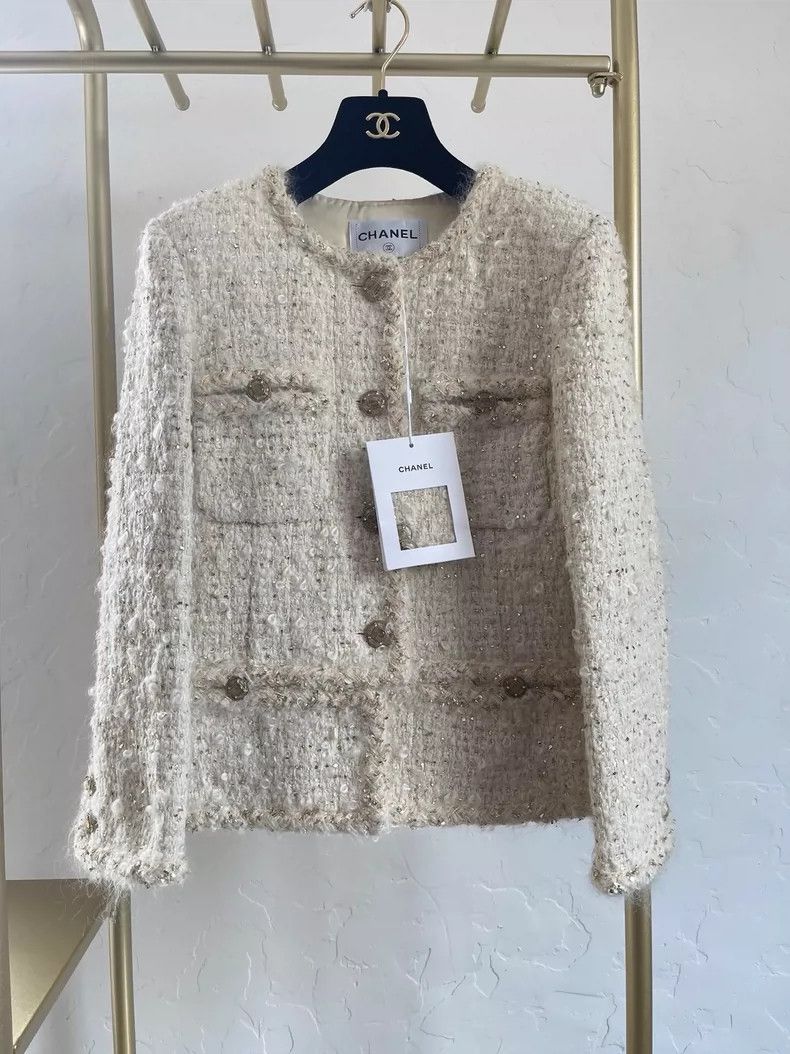 Chanel Chanel 19a Egyptian white gold slim jacket Size XXS / US 00 / IT 34 - 1 Thumbnail