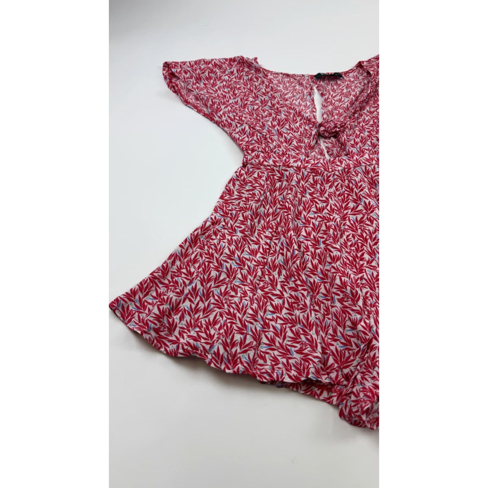 Lulus Lulus Red Floral Tie Front Romper XS User: Lulus Red Floral Tie Front Romper XS Size 26" / US 2 / IT 38 - 2 Thumbnail