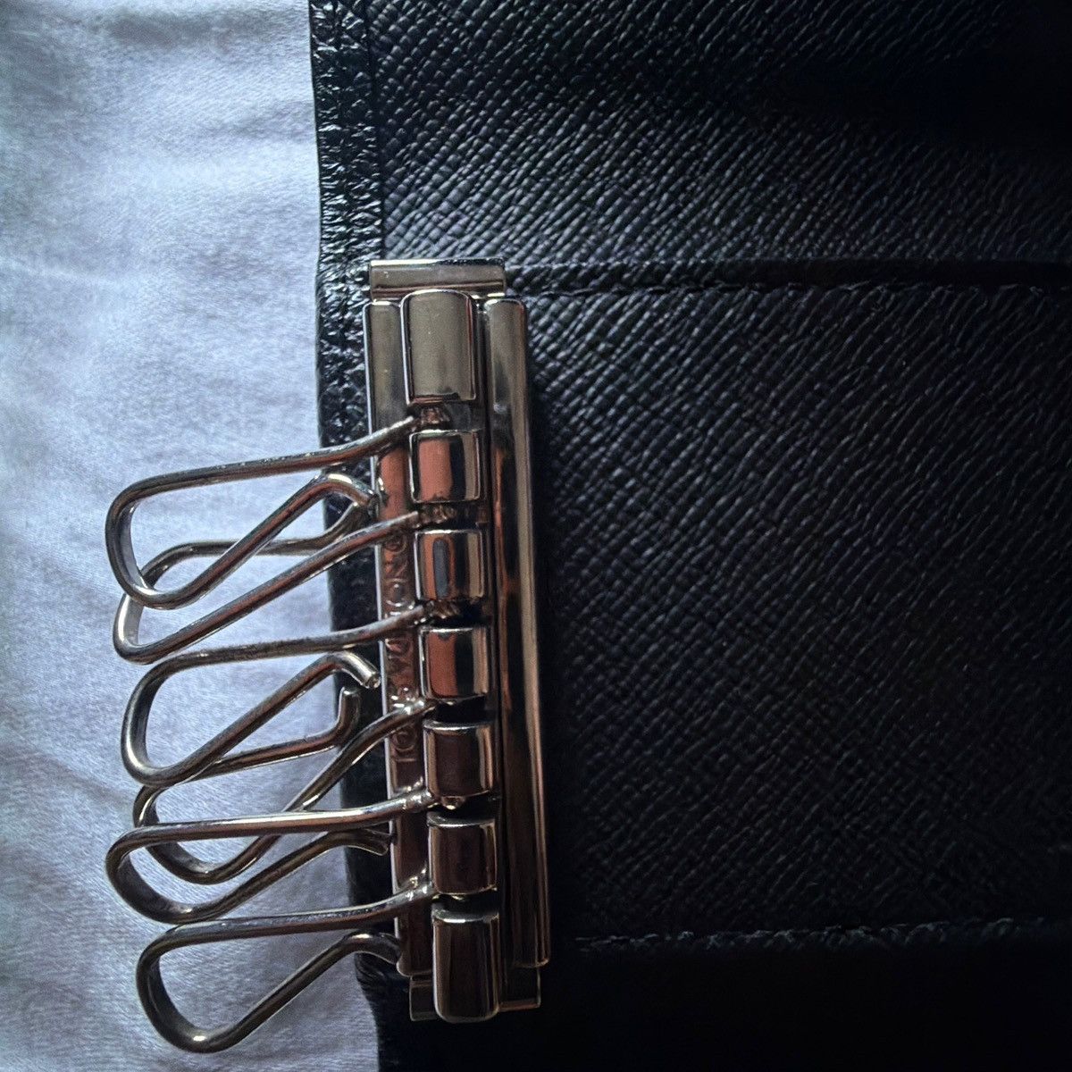 Louis Vuitton Louis Vuitton Black Taiga Key Holder Size ONE SIZE - 8 Thumbnail