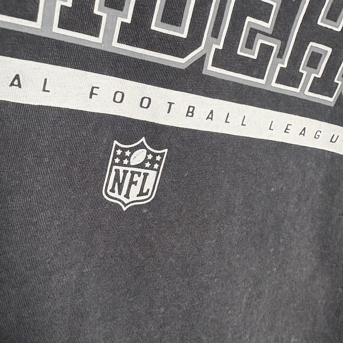 NFL × Vintage Vintage 90s Raiders Las Vegas NFL Big Logo T-Shirt Size US XL / EU 56 / 4 - 3 Thumbnail