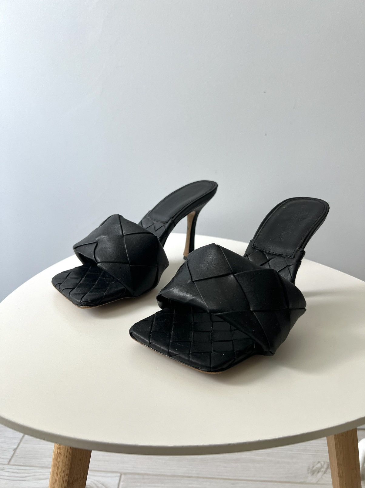 Bottega Veneta Bottega Veneta Lido Mules Black Size 7/37 Size US 7 / IT 37 - 2 Thumbnail
