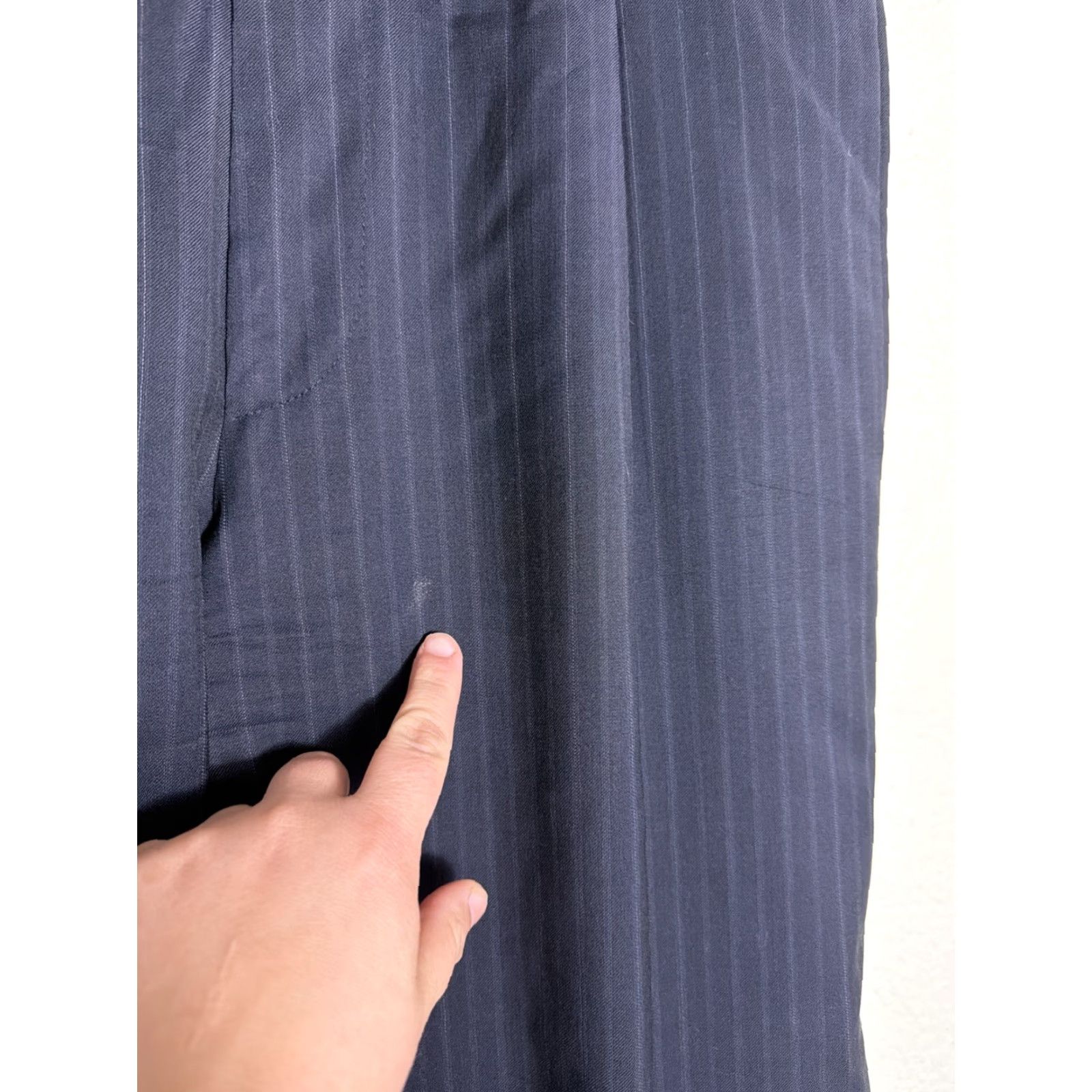 Vintage Hugo BOSS Wool Pleated Pants Mens 36x28 Black Blue Pinstripe Cuff Dress Pants Size US 36 / EU 52 - 7 Thumbnail