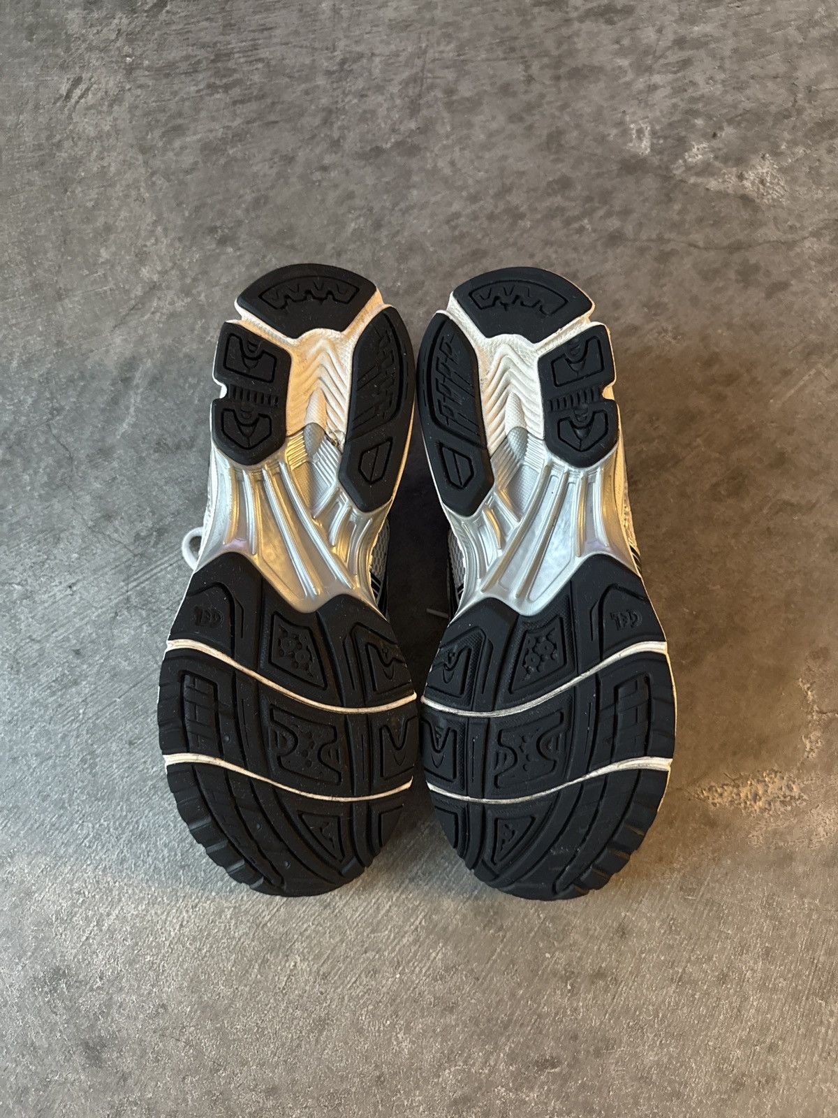 Asics × JJJJound Asics x Jjjjound Size US 10 / EU 43 - 3 Thumbnail