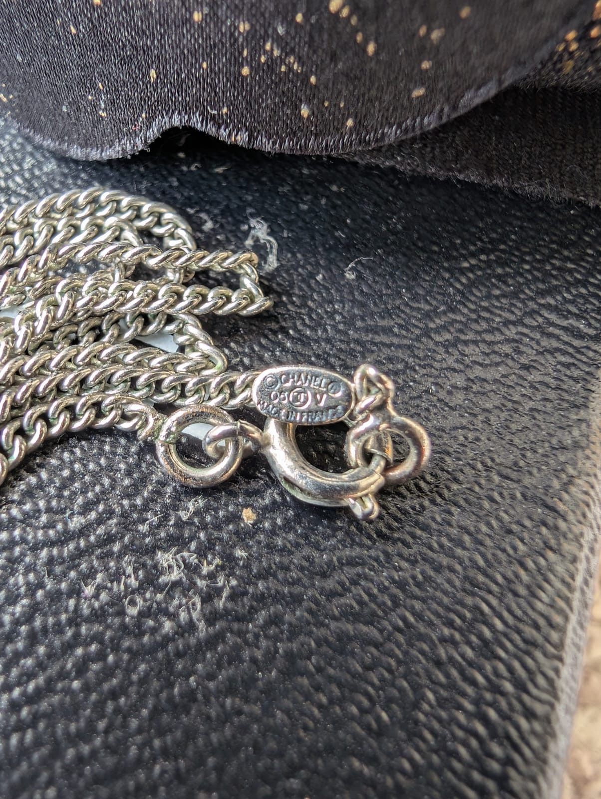 Chanel Chanel CC 05V Logo Ecru Enamel SHW Vintage necklace box Size ONE SIZE - 10 Thumbnail