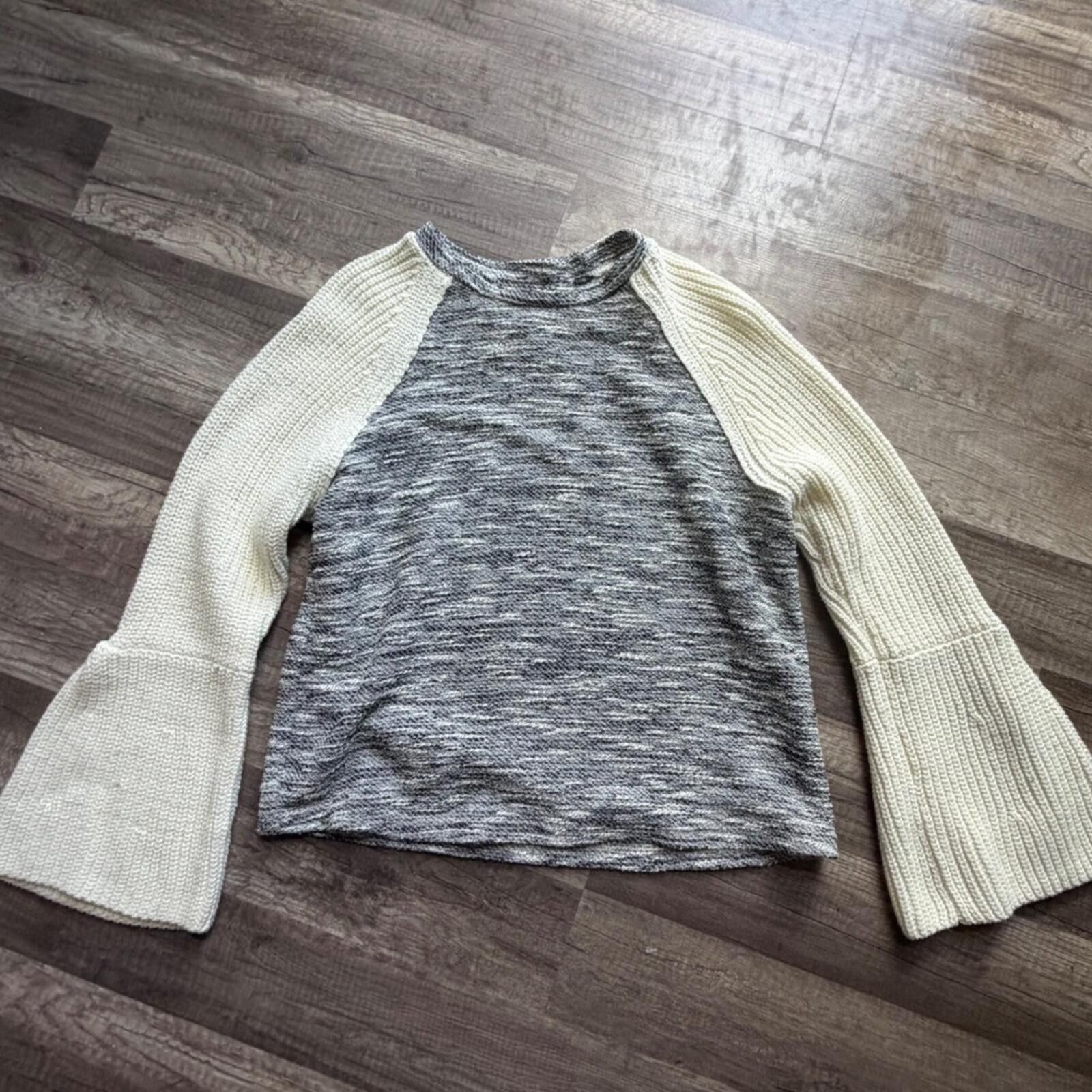 Other Dolan Left Coast Collection Bell Sleeve Sweater Gray Cream Size S / US 4 / IT 40 - 2 Thumbnail