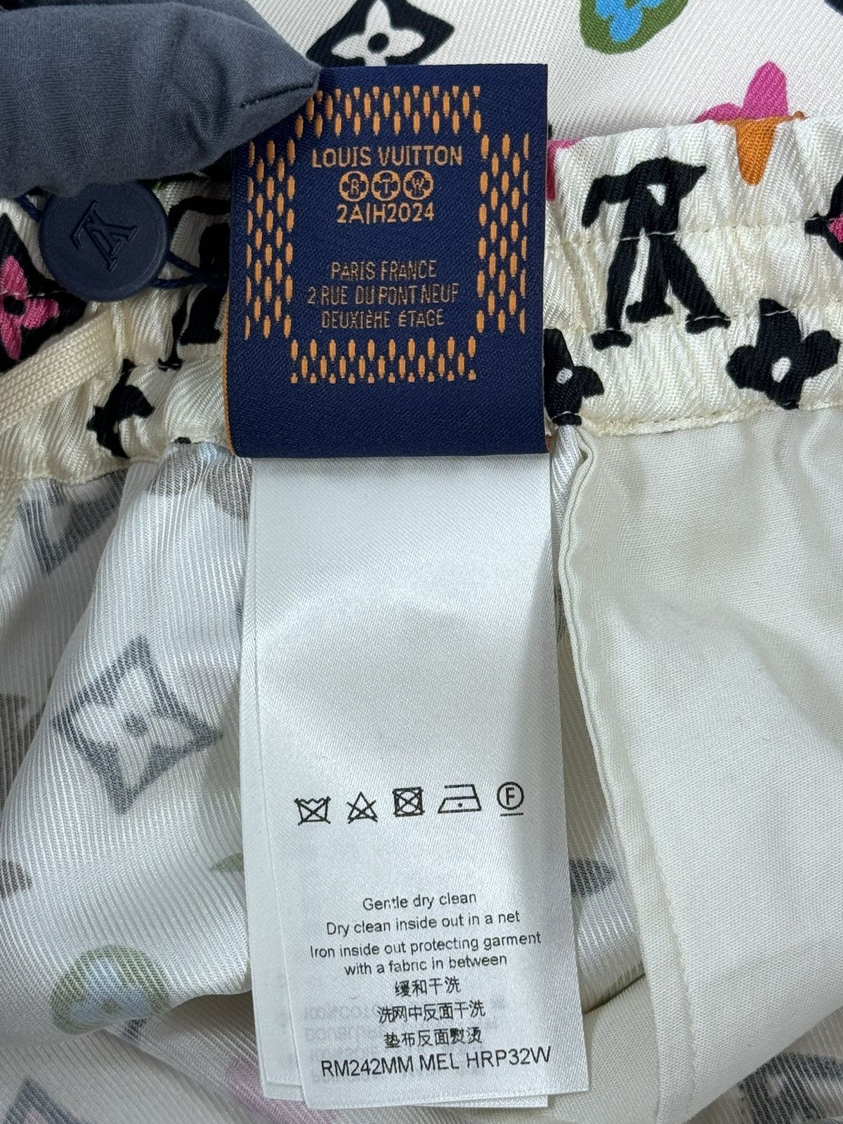 Louis Vuitton MONOGRAM PRINTED SILK SHORTS 1AFPZD Size US 32 / EU 48 - 8 Thumbnail