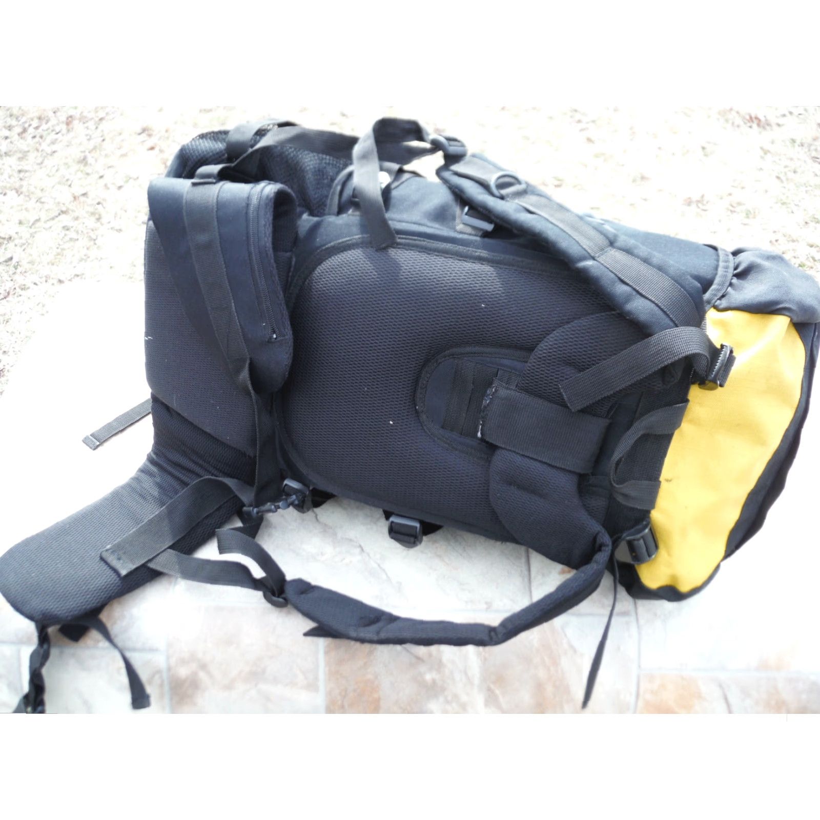 The North Face VINTAGE The North Face Backpack Black Yellow Nylon Backpacks Men Adult Medium Black & Yellow 90s Theme Mens Size ONE SIZE - 7 Thumbnail