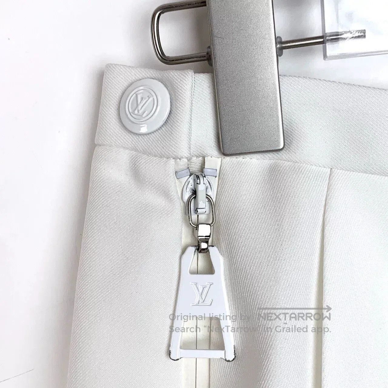 Louis Vuitton Louis Vuitton Logo Silk Blend White Pleated Skirt. Size 37" - 5 Thumbnail