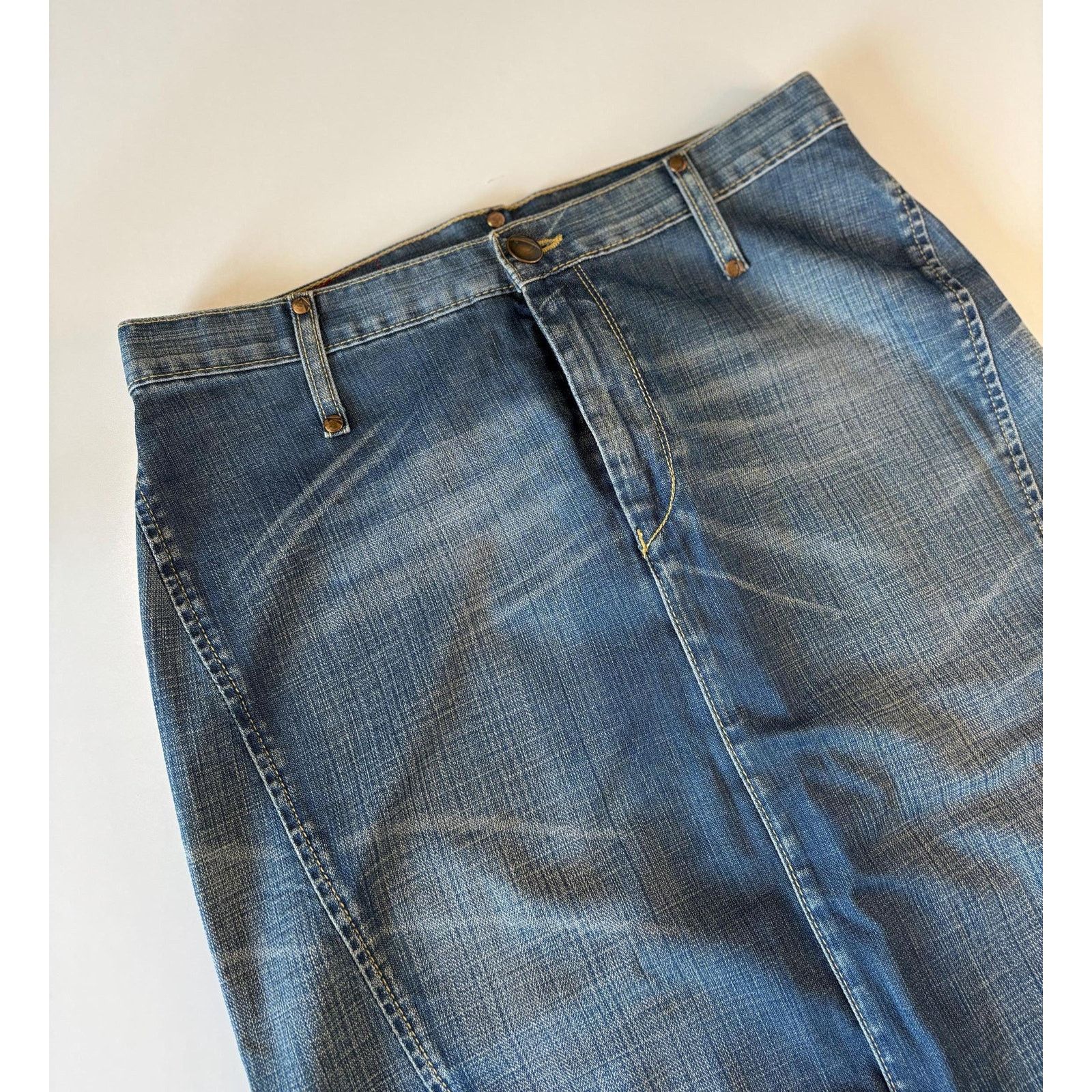 Levi's Vintage Levi’s Engineered Y2K Asymmetric Denim Skirt Twisted Size 27" / US 4 / IT 40 - 8 Thumbnail