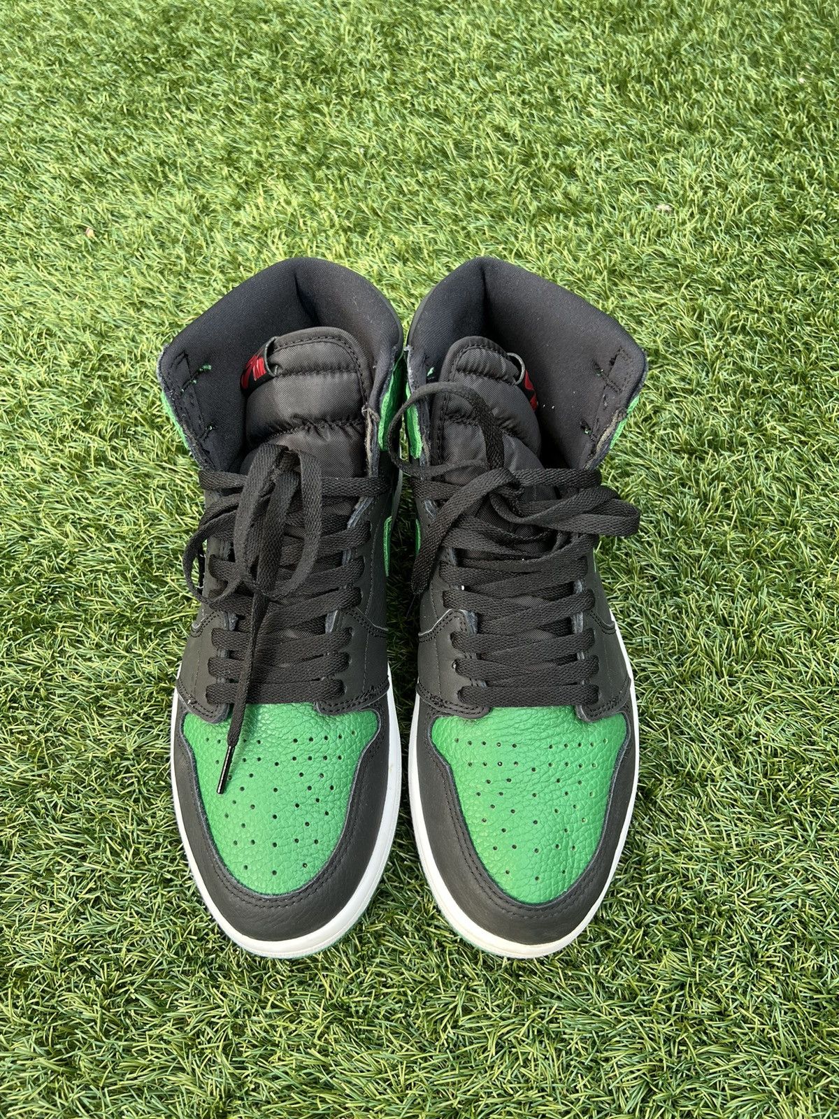 Jordan Brand Jordan 1 Retro High Pine Green Size US 10 / EU 43 - 2 Thumbnail