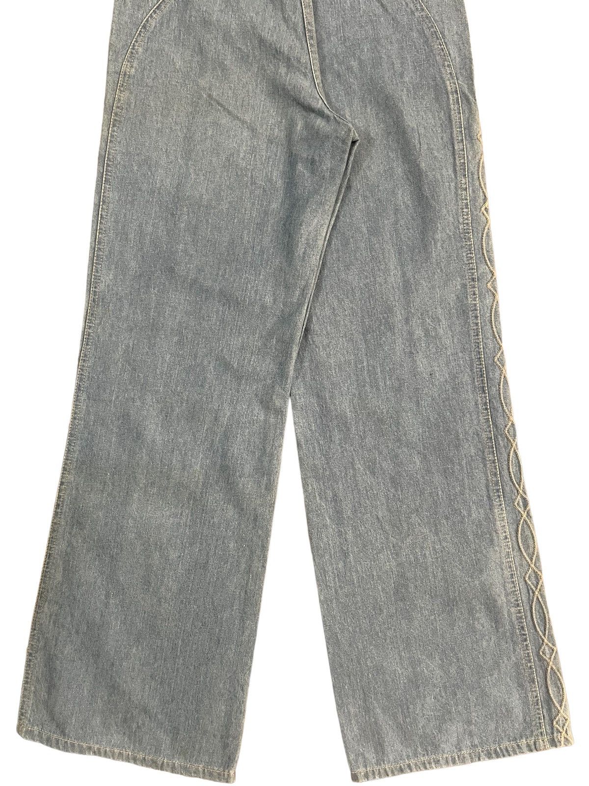 Japanese Brand Vintage Japanese Brand Lace Spiral Design Flare Jeans Size 24" / US 00 / IT 34 - 6 Thumbnail