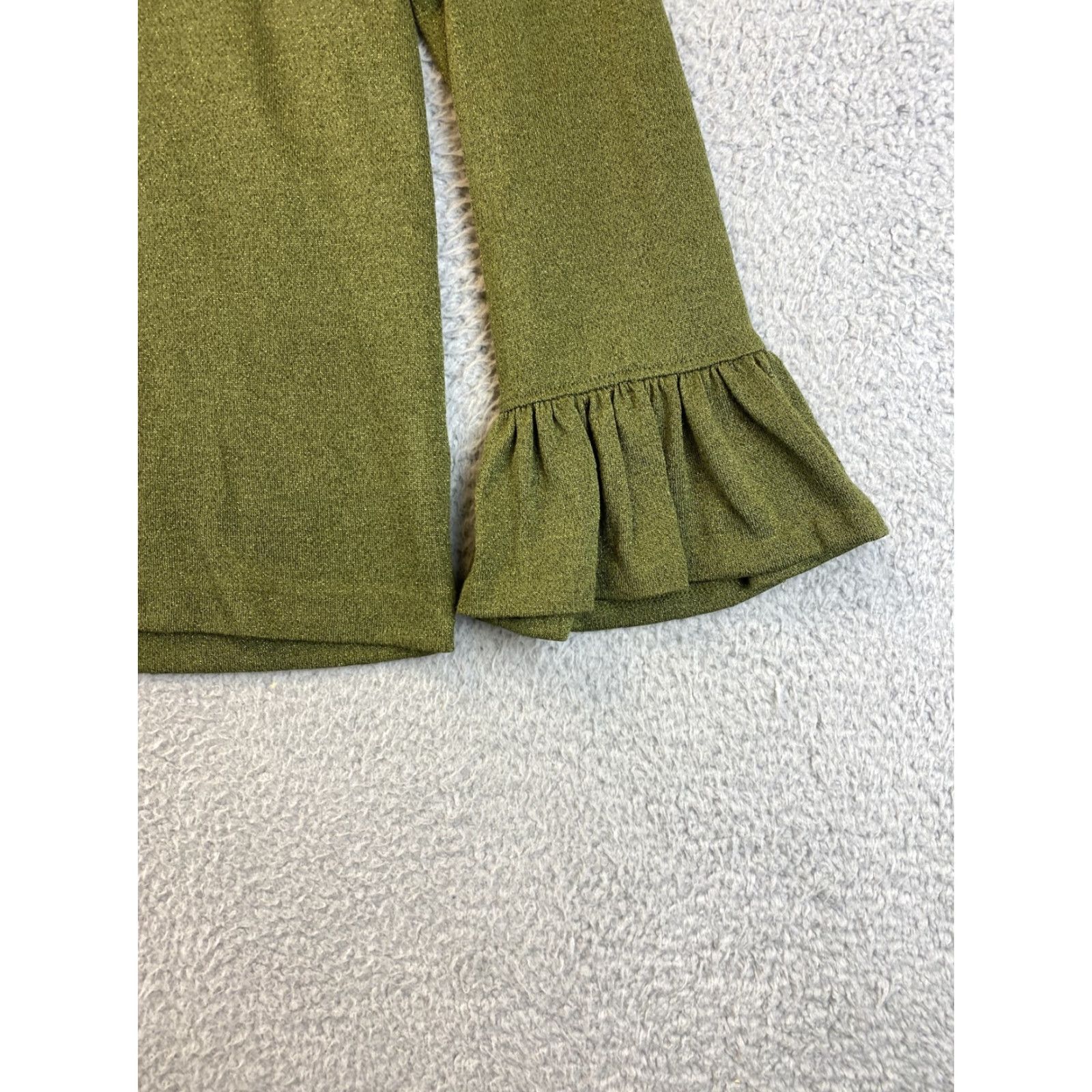 J.Crew J.CREW Women’s M Olive Green Glitter Sparkle Bell Sleeve Top 75-17 Bell Sleeve Blouse Lightweight Glitter Green Olive M Women’s J.CREW Size M / US 6-8 / IT 42-44 - 2 Thumbnail