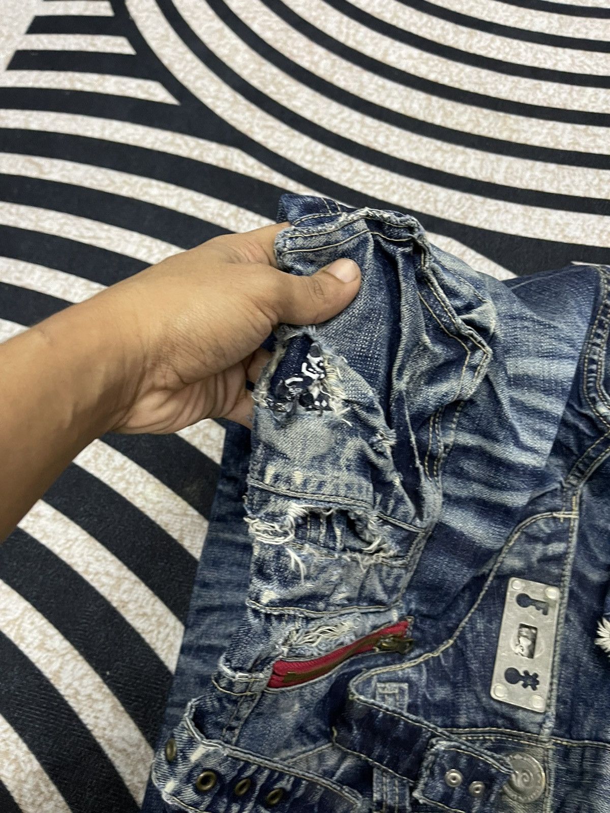Japanese Brand 2000s CRAZY LEOPARD DENIM JEANS DISTRESSED RARE DESIGN Size US 30 / EU 46 - 17 Thumbnail