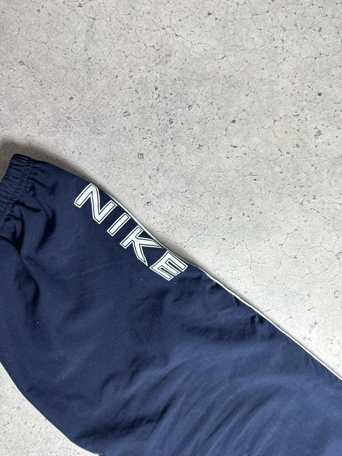 Nike Nike Vintage Nylon Track Pants Big Logo Swoosh Y2K Baggy Size US 32 / EU 48 - 5 Thumbnail
