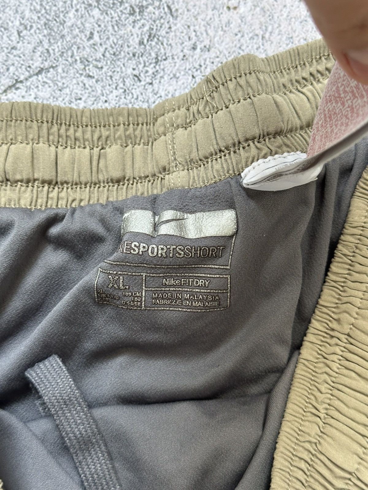 Nike Vintage Nike Shorts Beige Logo Fit Y2K Size US 34 / EU 50 - 8 Thumbnail