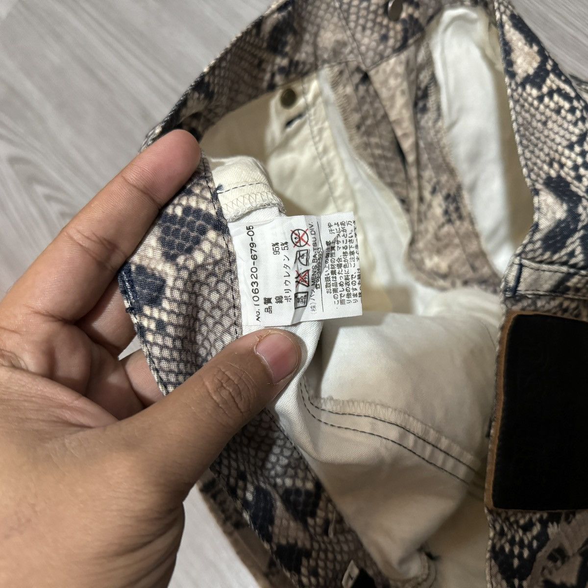 Japanese Brand Japanese Brand Men's batsu Snake Print Long Pants Size US 30 / EU 46 - 9 Thumbnail