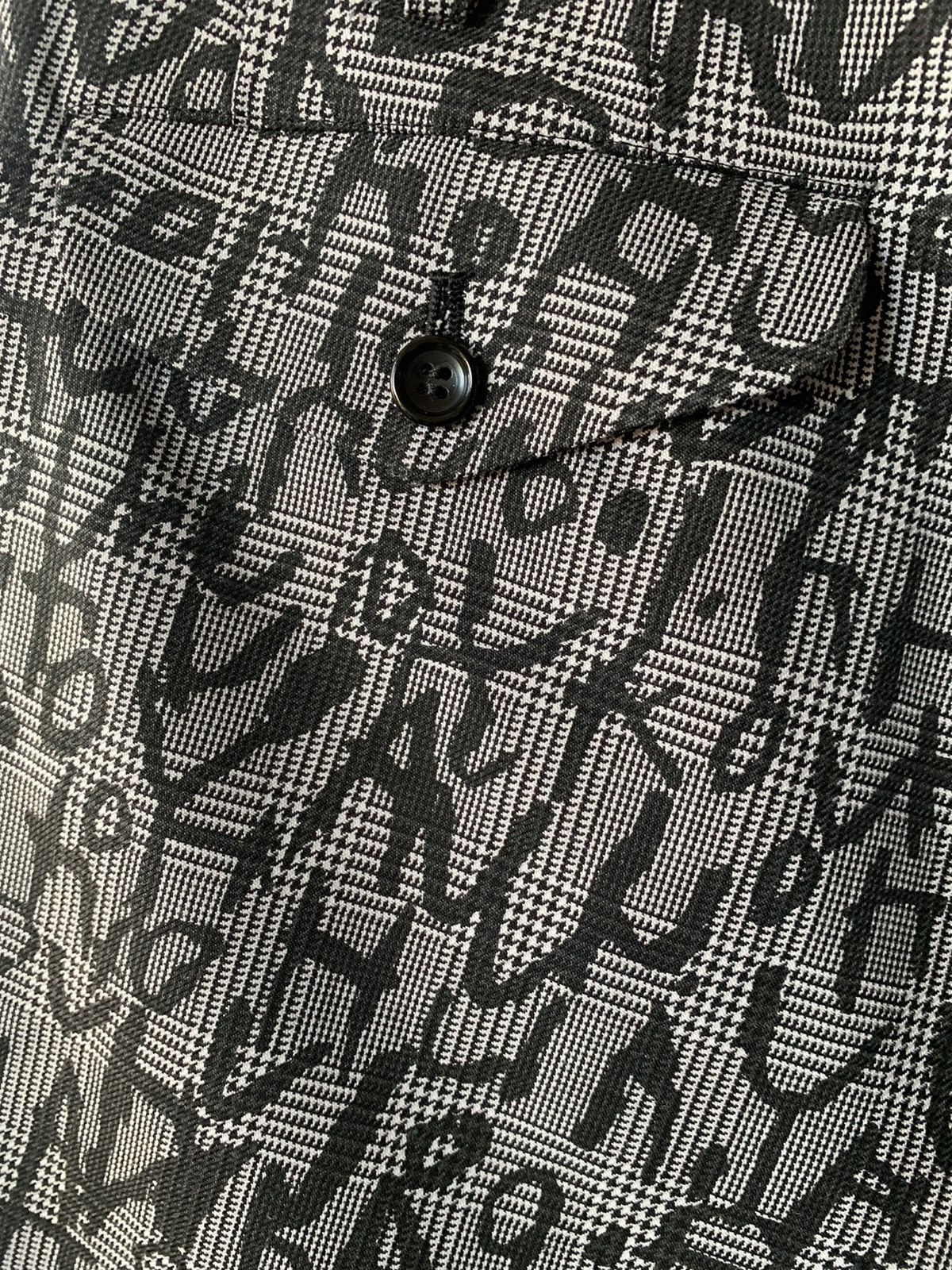 Comme des Garcons Homme Plus COMME DES GARÇONS HOMME PLUS EDWARD GOSS TEXT PRINT SHORTS Size US 32 / EU 48 - 4 Thumbnail