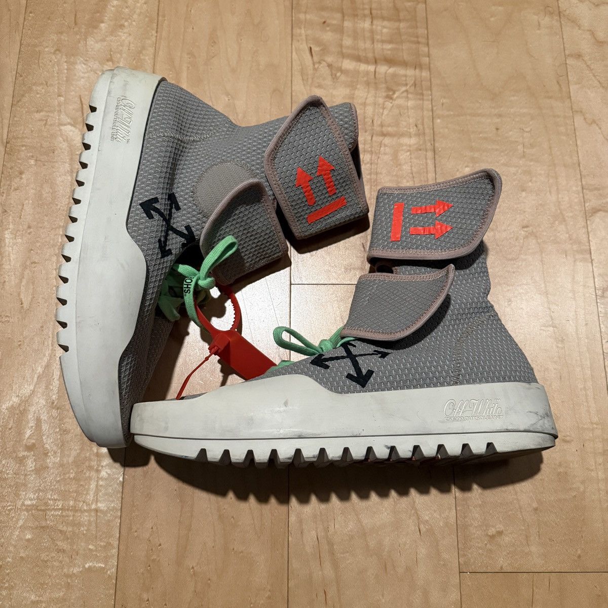 Off-White Moto Wrap Light Grey/Black