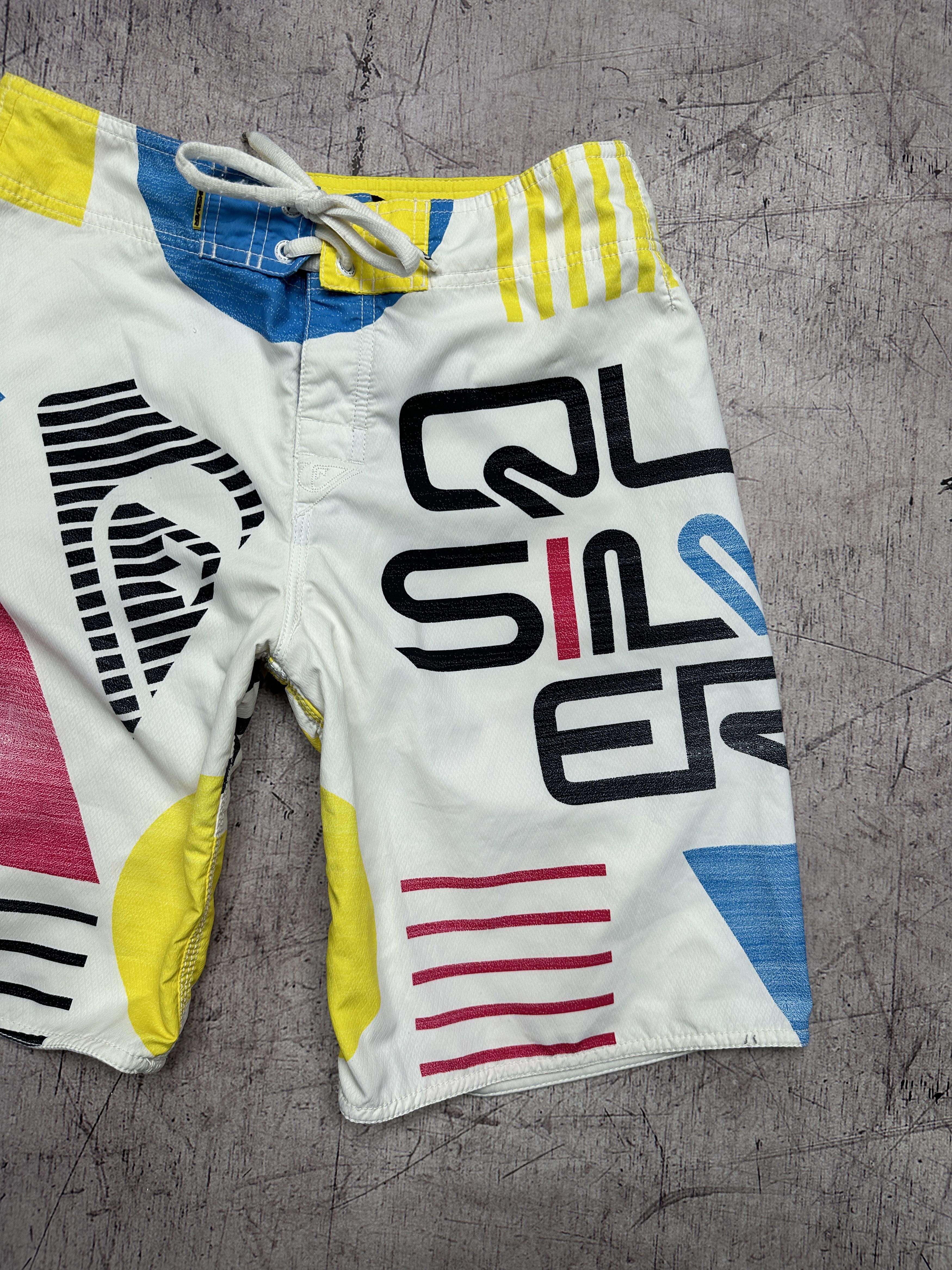 Quiksilver Quiksilver Vintage Mens Surf Style Swimming Shorts Size US 28 / EU 44 - 2 Thumbnail