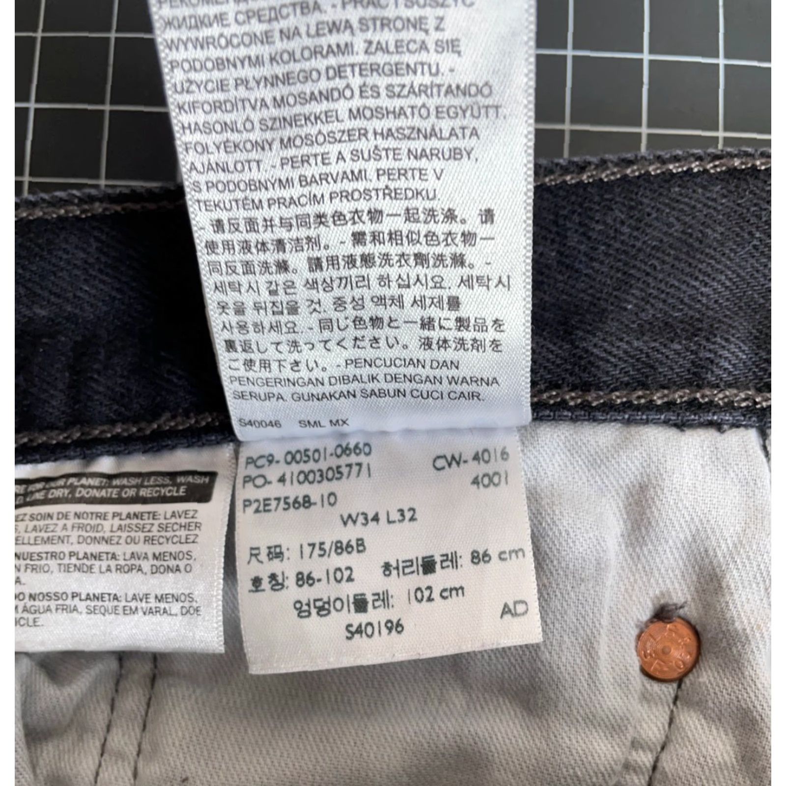 Levi's VINTAGE Levi's 501 Jeans Men's 34x32 Straight Fit Black Cotton Denim Retro 90s Size US 34 / EU 50 - 4 Thumbnail