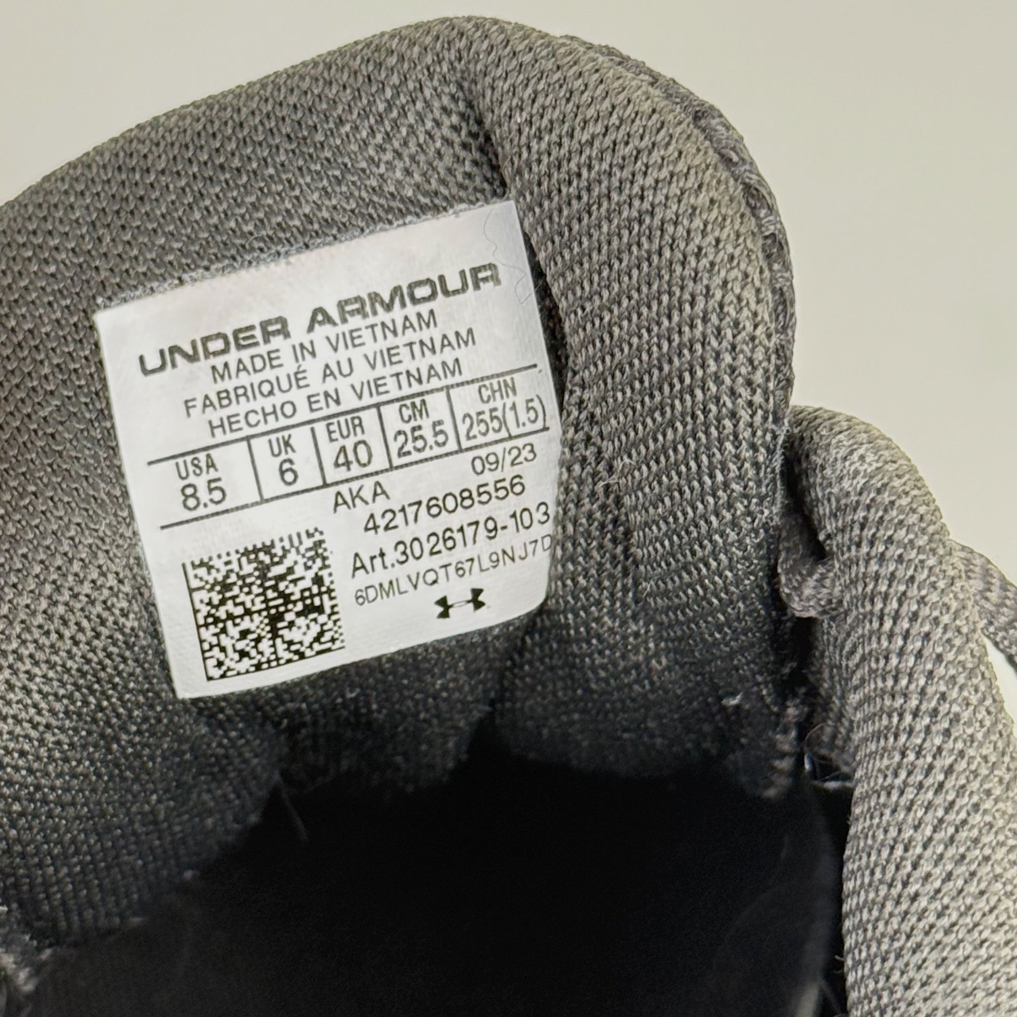 Under Armour Under Armour Charged Gray Running Athletic Shoes 8.5 Size US 8.5 / IT 38.5 - 2 Thumbnail