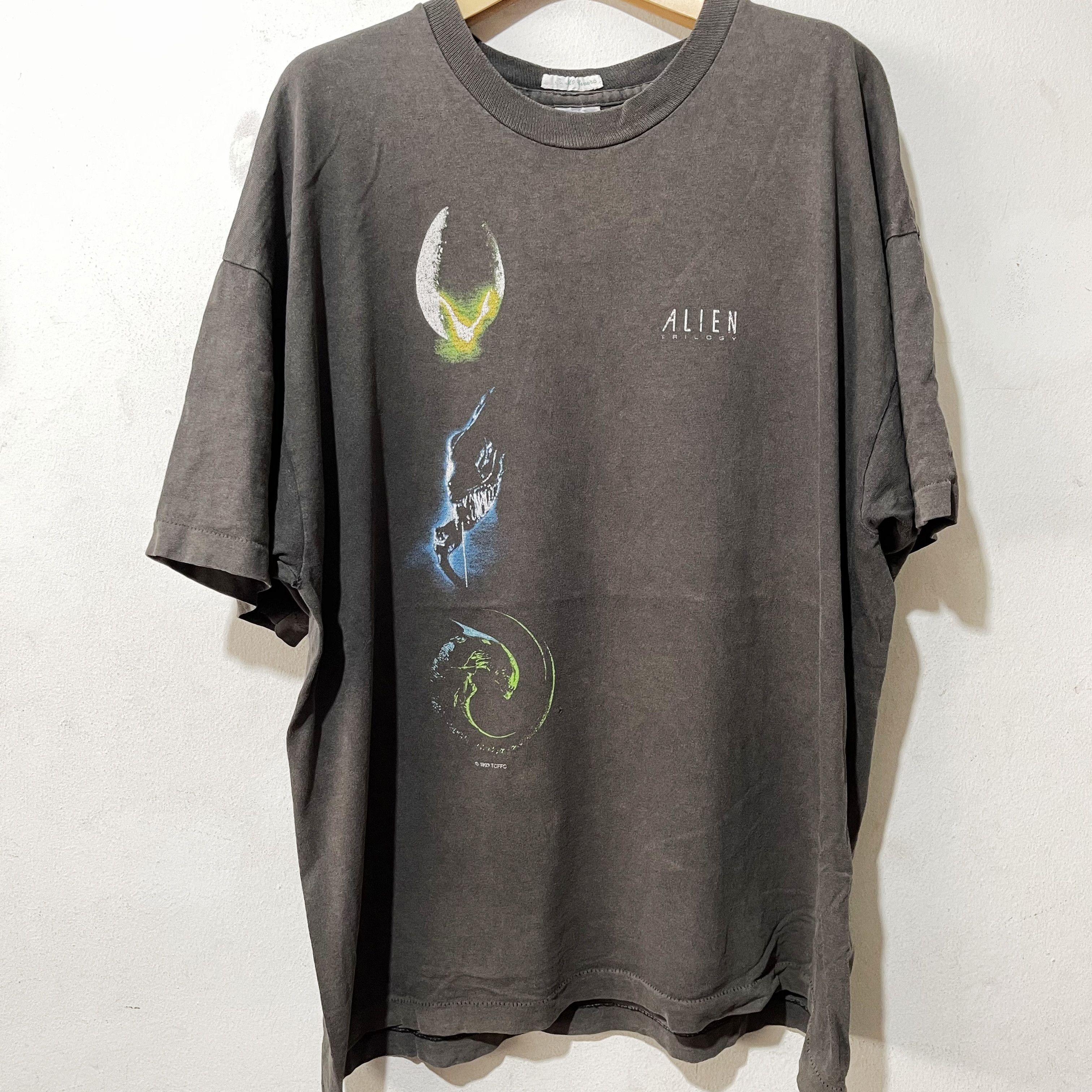 Sci-Fi Fantasy × Vintage Vintage 1993 Alien Trilogy Shirt Size US XL / EU 56 / 4 - 1 Thumbnail