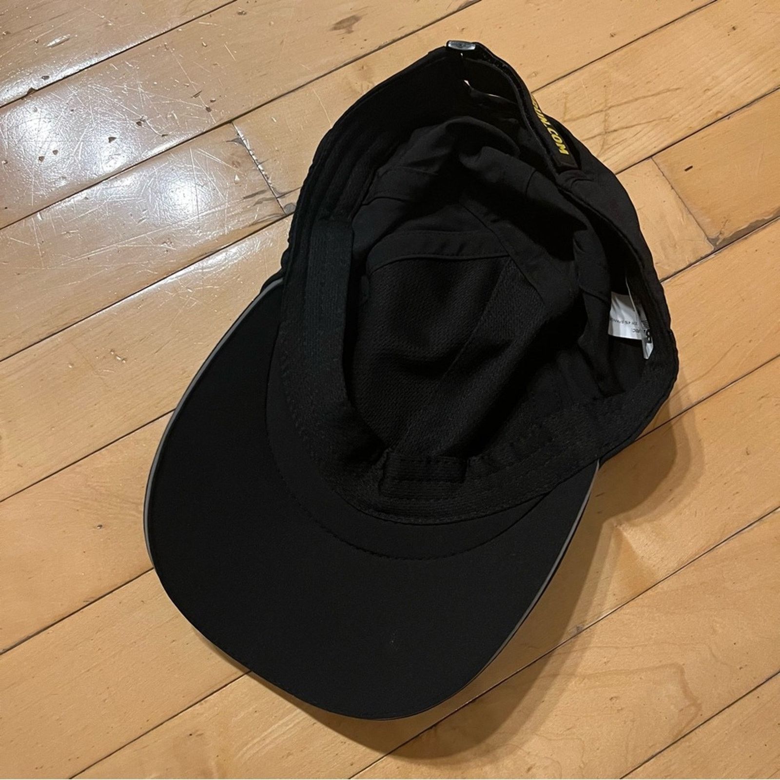 DC DC Batman Run Cap Strap-Back Lightweight Black Unisex Size ONE SIZE - 3 Thumbnail