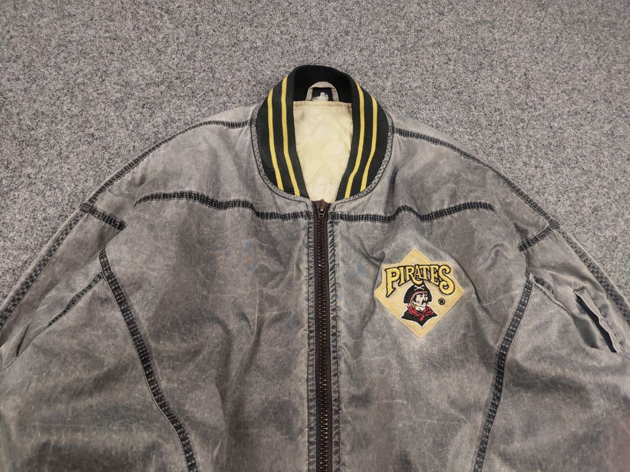 MLB Vintage 90's Pittsburgh Pirates Embroidered bomber Jacket Size US L / EU 52-54 / 3 - 4 Thumbnail