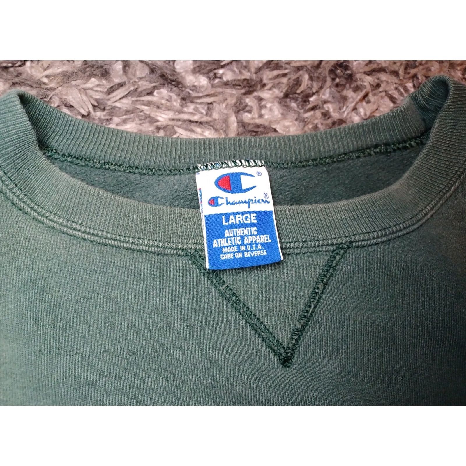 Champion VINTAGE Champion Embroidered Crewneck Spellout Large Green Sweatshirt Faded Sweatshirt 26 in wide 26 in long Mens Size US L / EU 52-54 / 3 - 4 Thumbnail