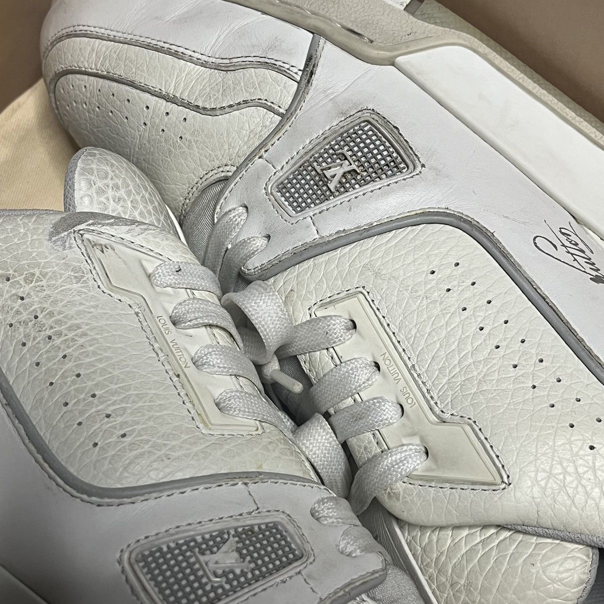 Louis Vuitton white LV trainers Size US 11 / EU 44 - 9 Thumbnail