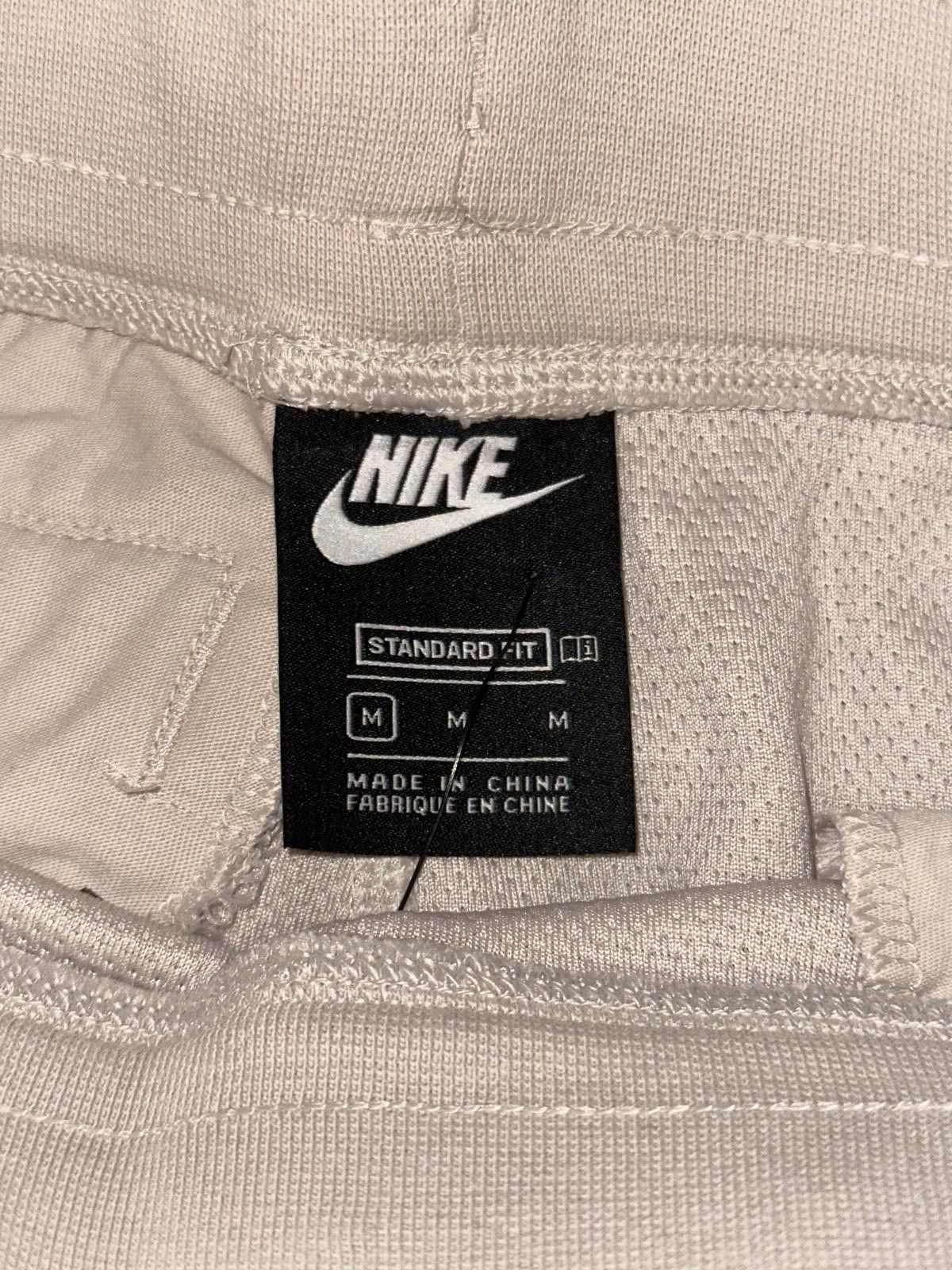 Nike Nike Big Kids (Boy’s) Sportswear Fleece Crop Sweatpants Sample Size US 26 / EU 42 - 7 Thumbnail