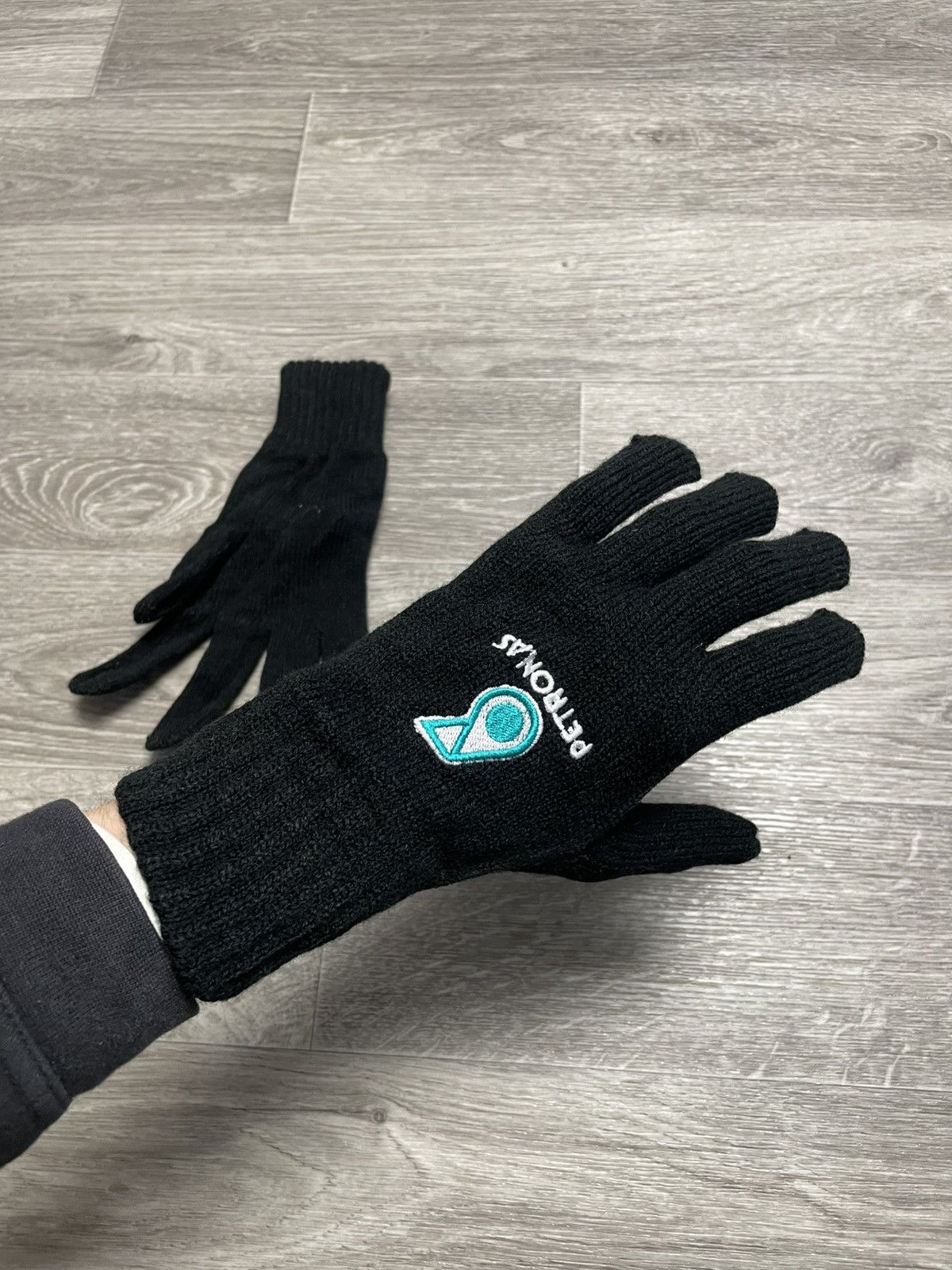 Formula 1 Formula 1 Petronas Racing Black Gloves Size ONE SIZE - 10 Thumbnail
