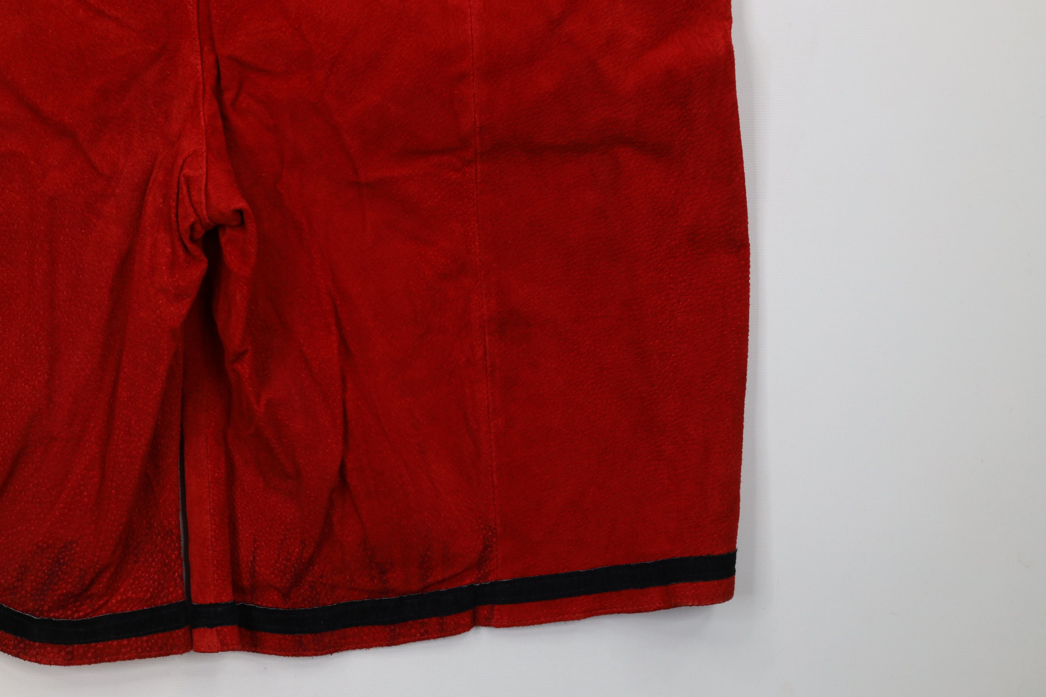 Vintage Vintage 90s Streetwear Pleated Suede Leather Shorts Red Size US 36 / EU 52 - 14 Thumbnail
